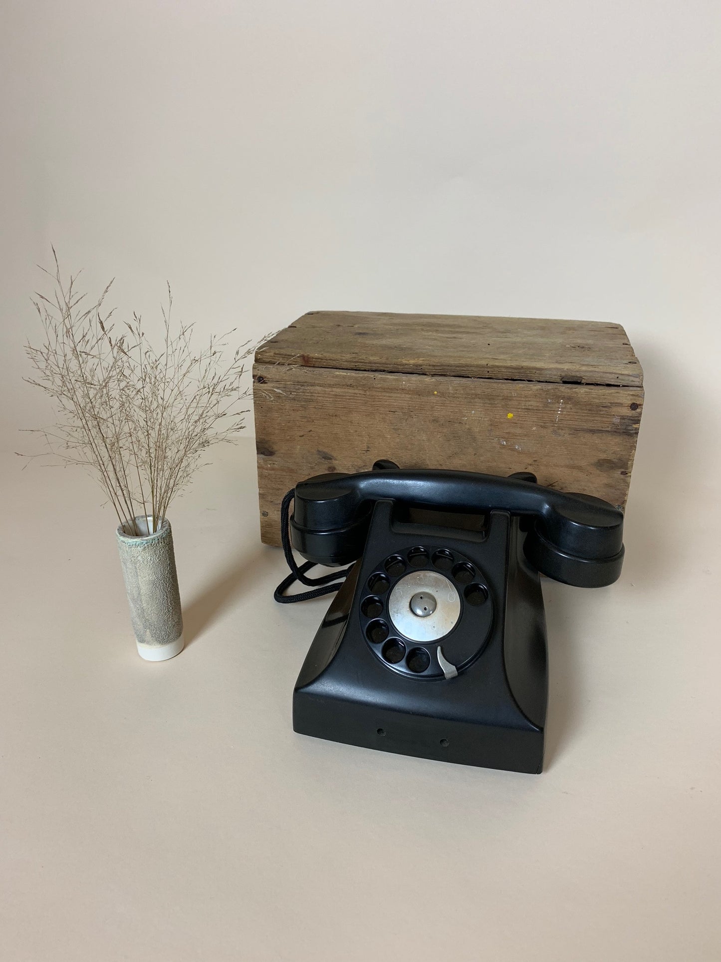 Sort bakelit telefon