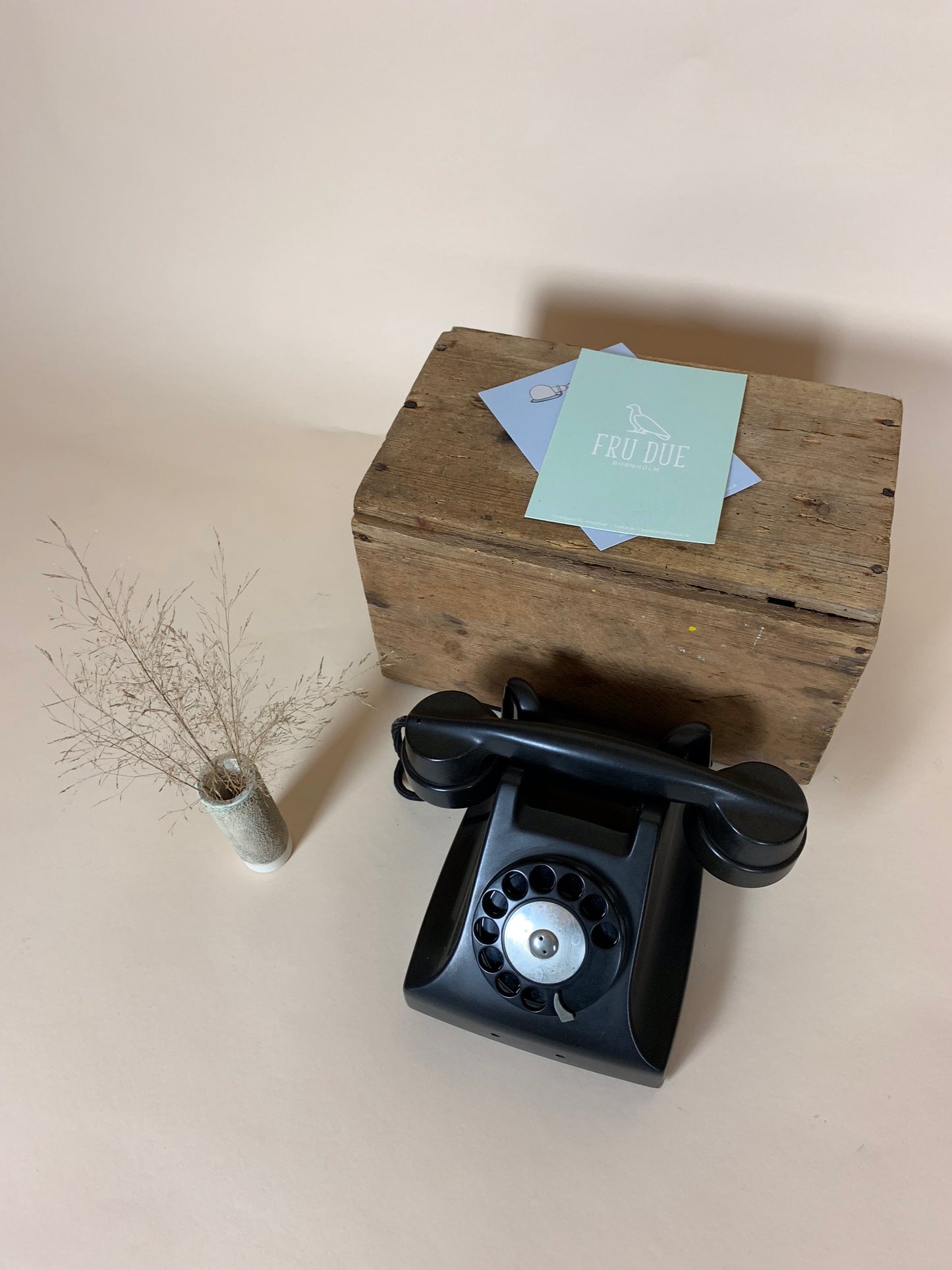 Sort bakelit telefon