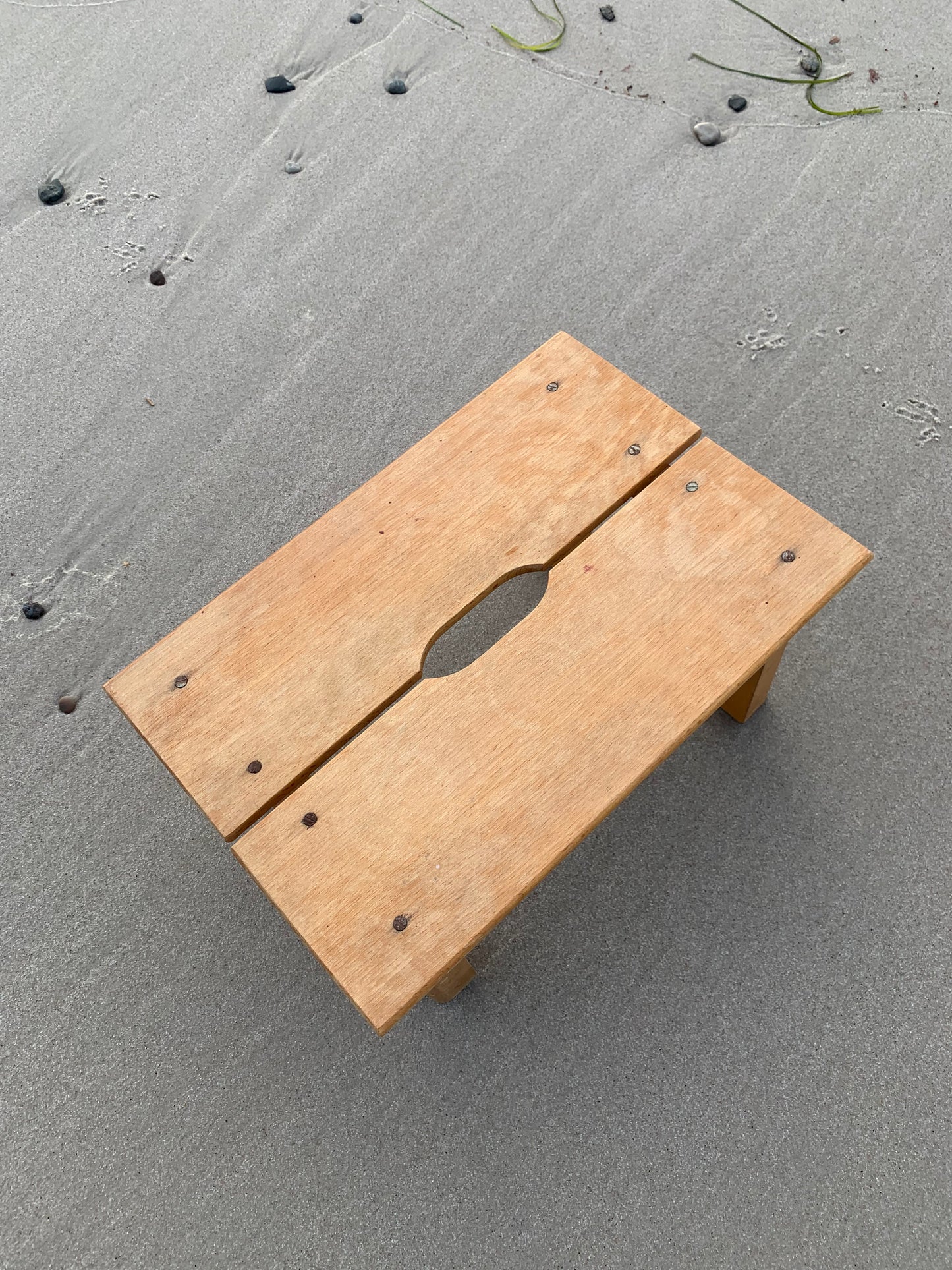 Fin lille skammel i træ