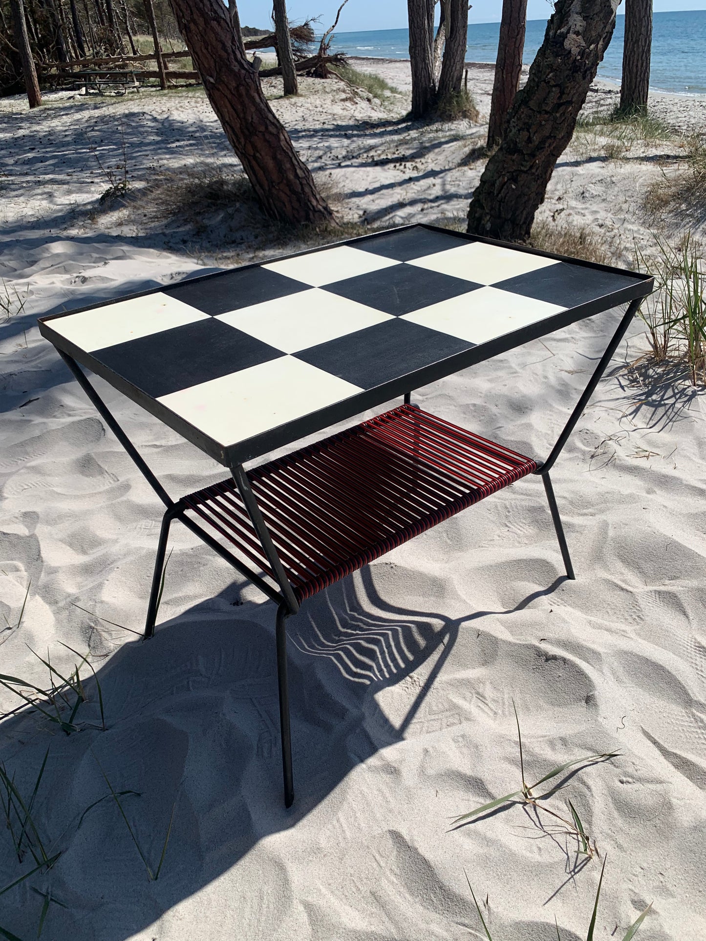Bord med linoleums bordplade