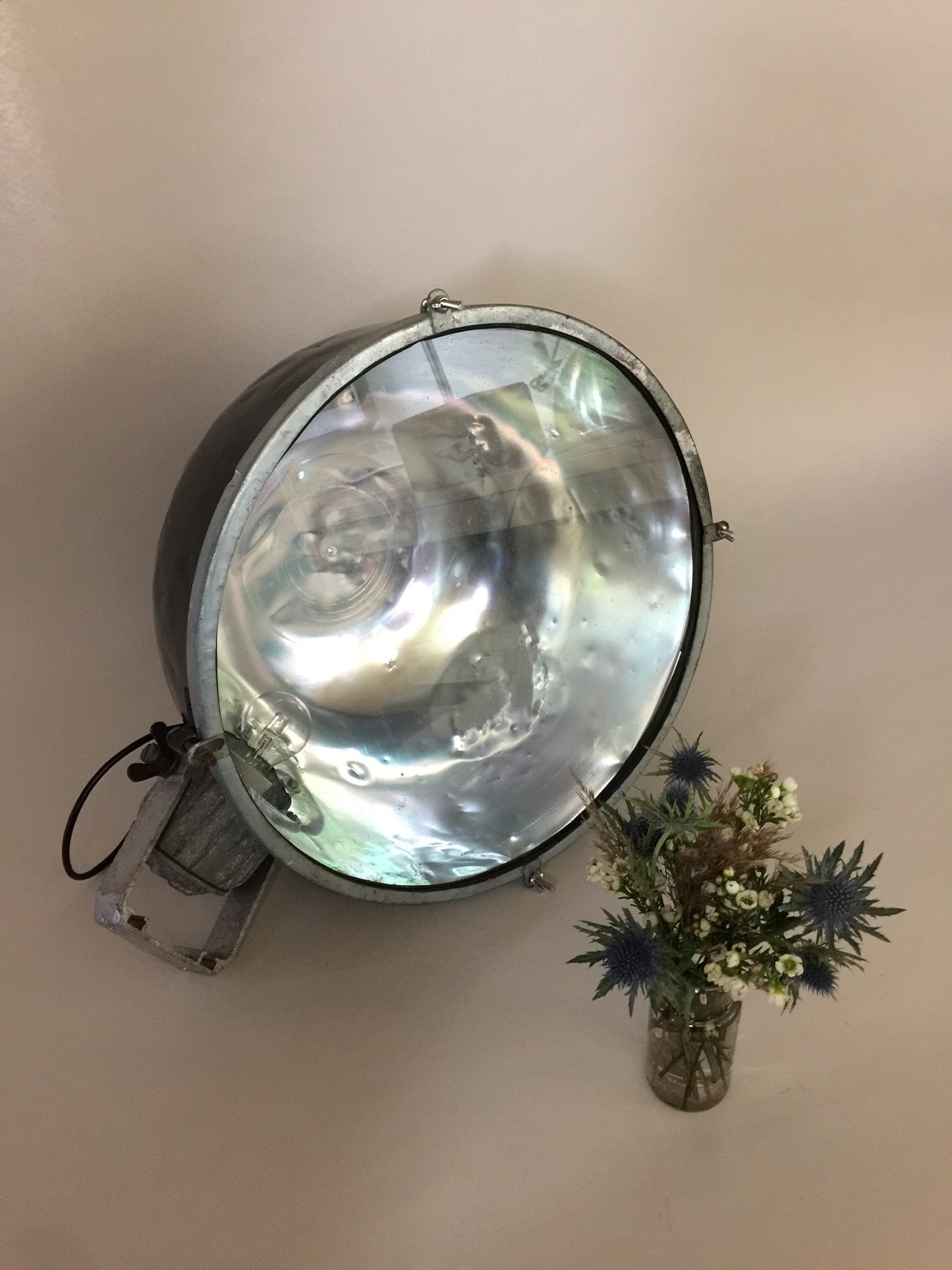 Meget stor og meget rå industri lampe