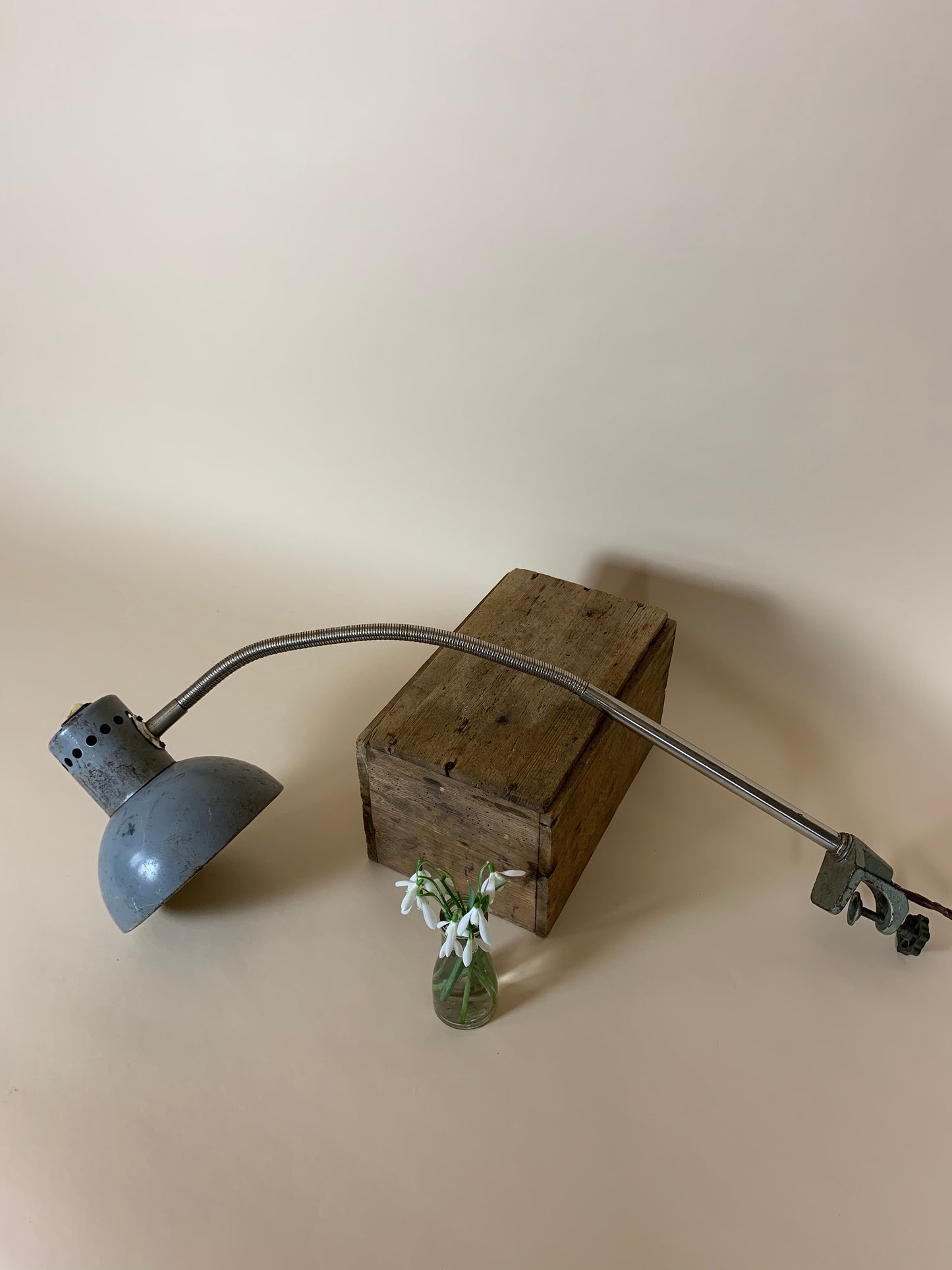 Skøn Polsk arkitektlampe - Grå