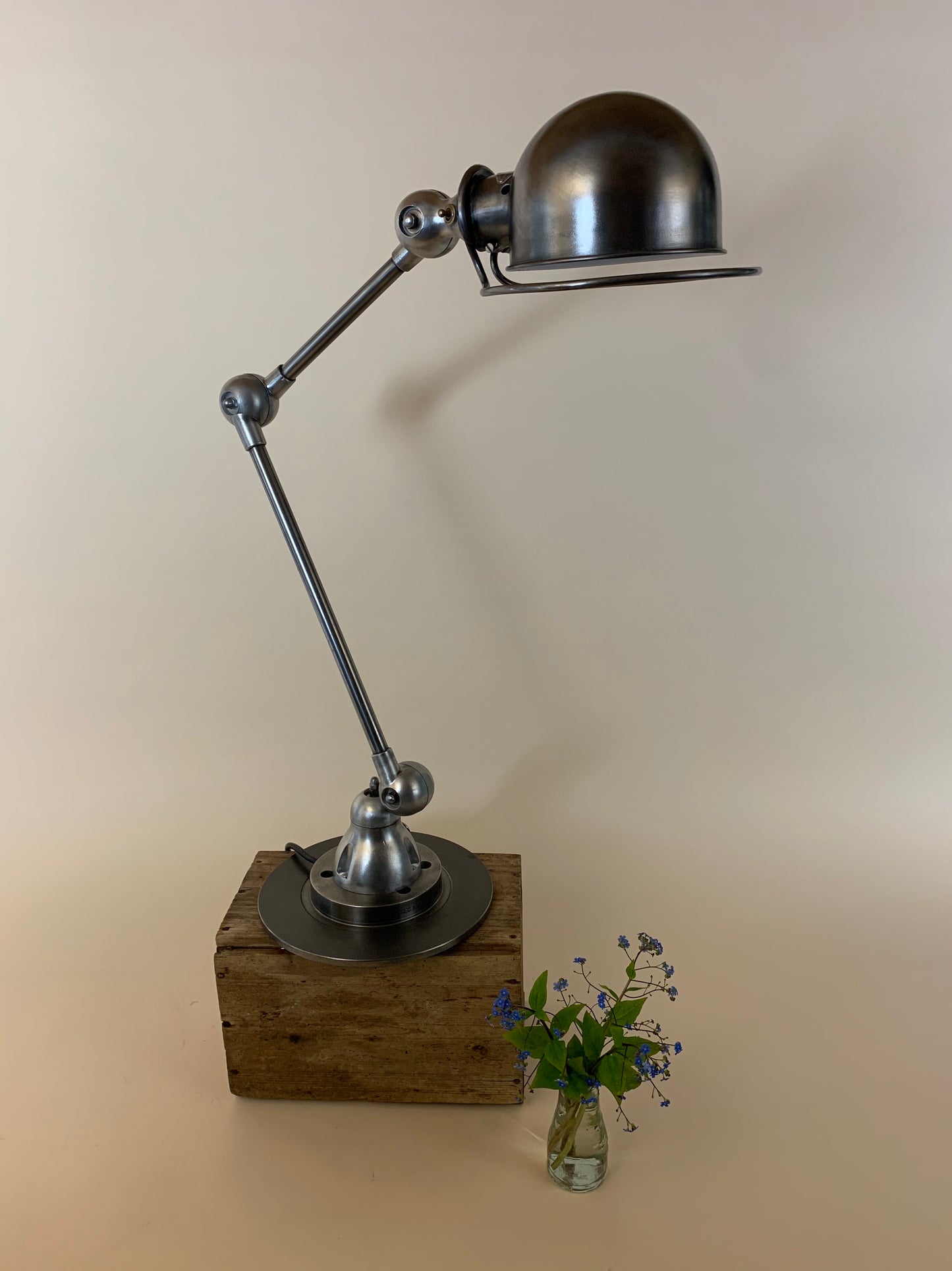 Jieldé bordlampe med to arme fod og tænd/sluk kontakt