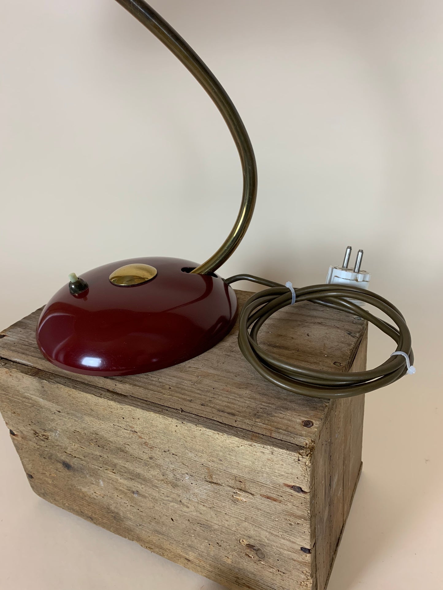 Helo vintagelampe i mørk rød