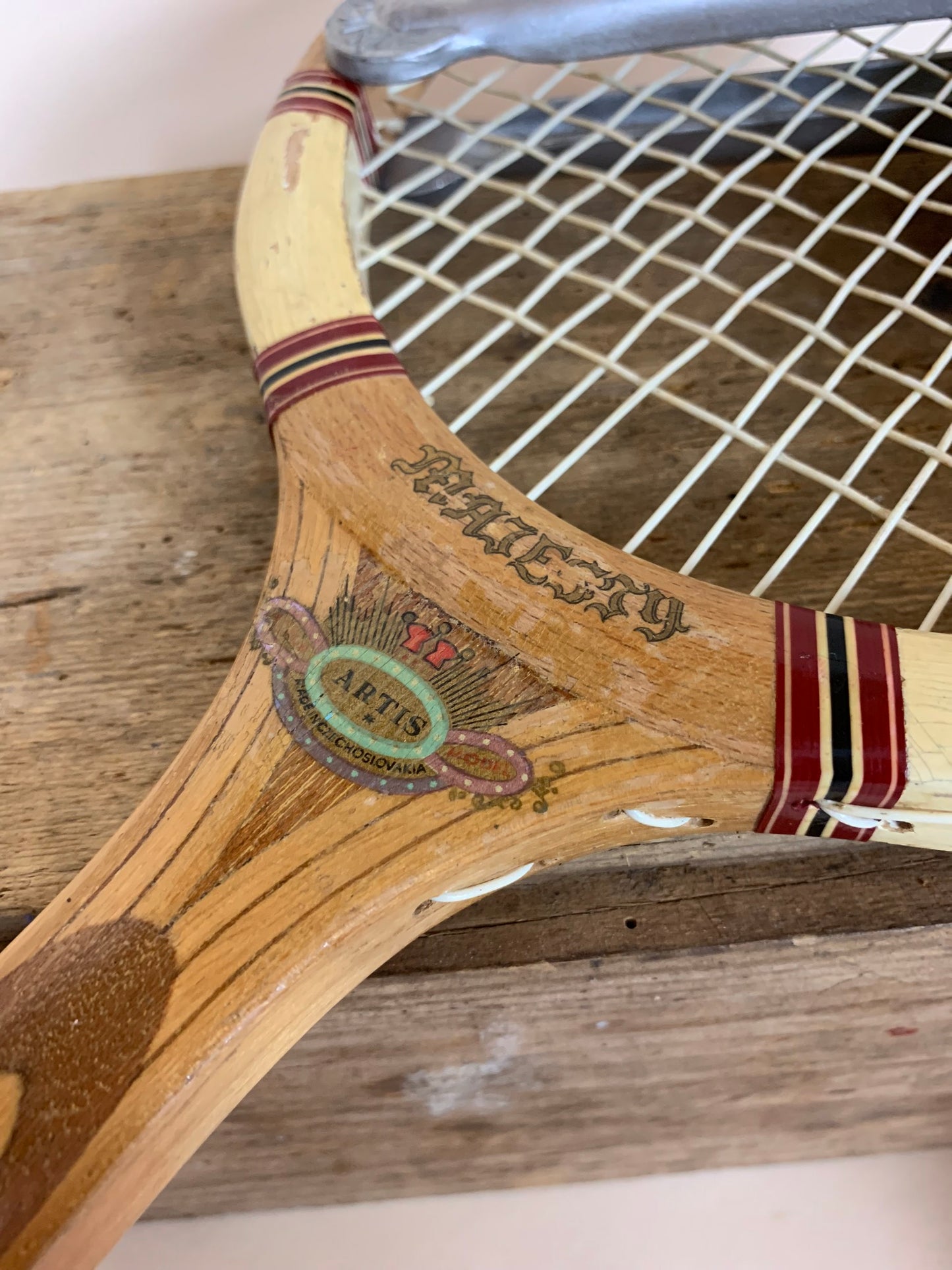 Dekorativ gammel tennisketcher