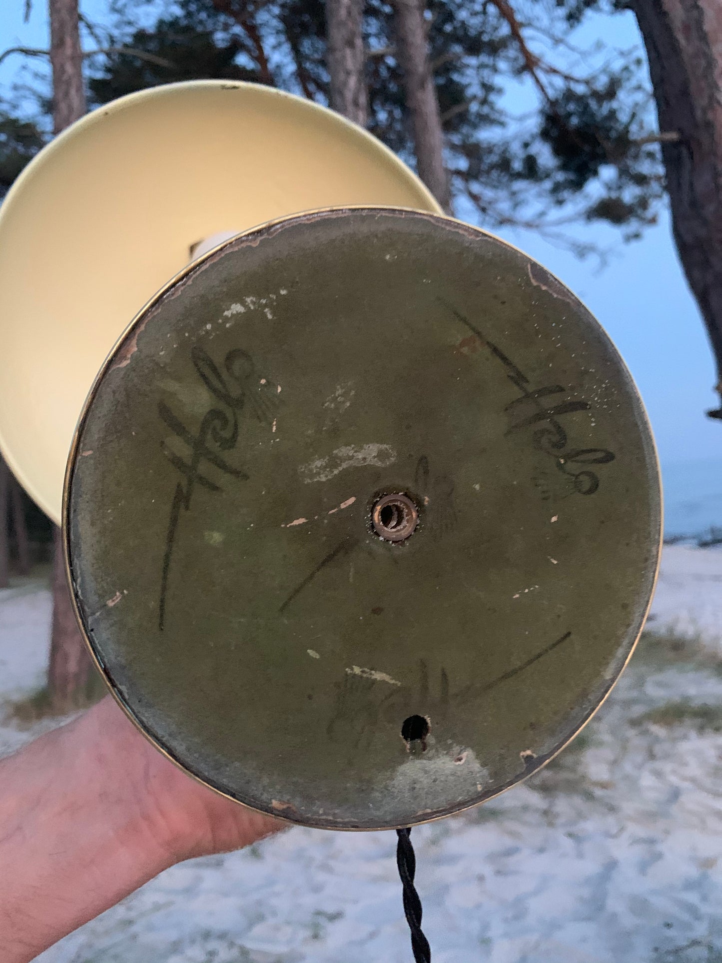 Skøn lille Helo i messing med lækker patina