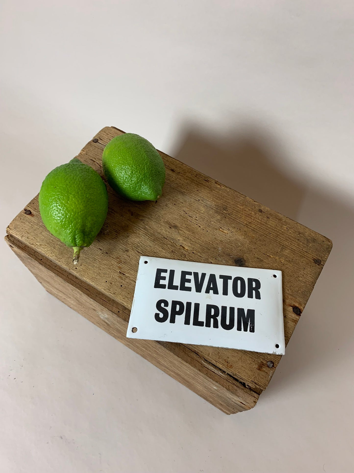 Sjovt elevator emaljeskilt