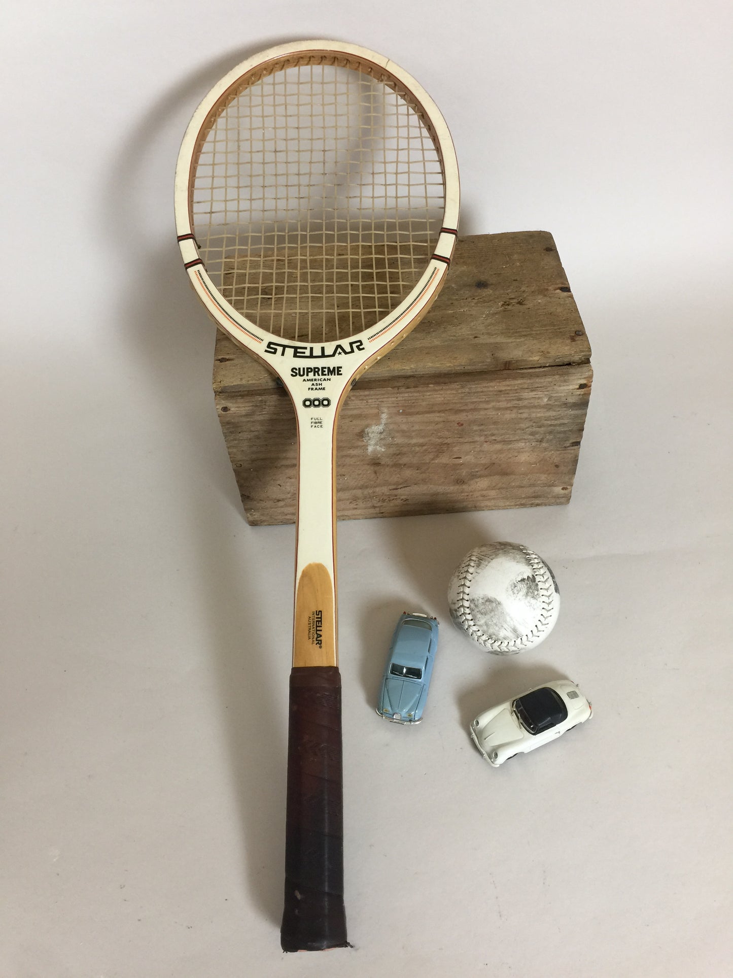 Skøn og gammel tennisketcher