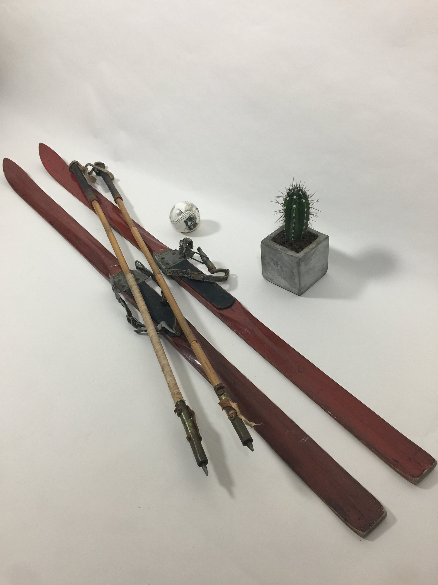 Dekorative ski i træ