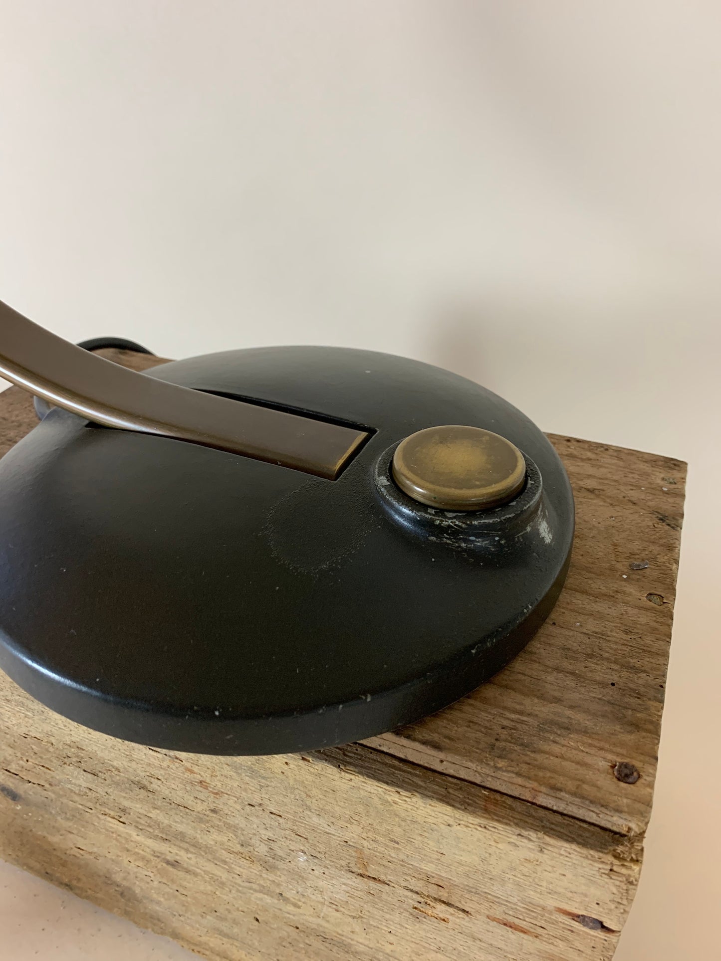 Egon Hillebrand messinglampe med sort fod