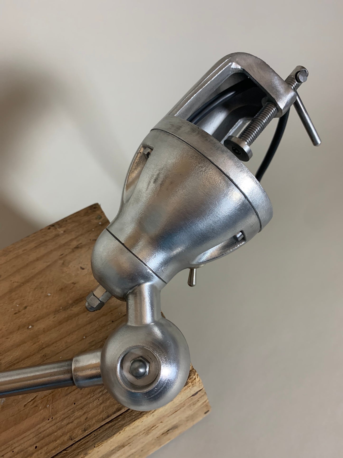Jieldé lampe med 2 arme og lækkert bordbeslag