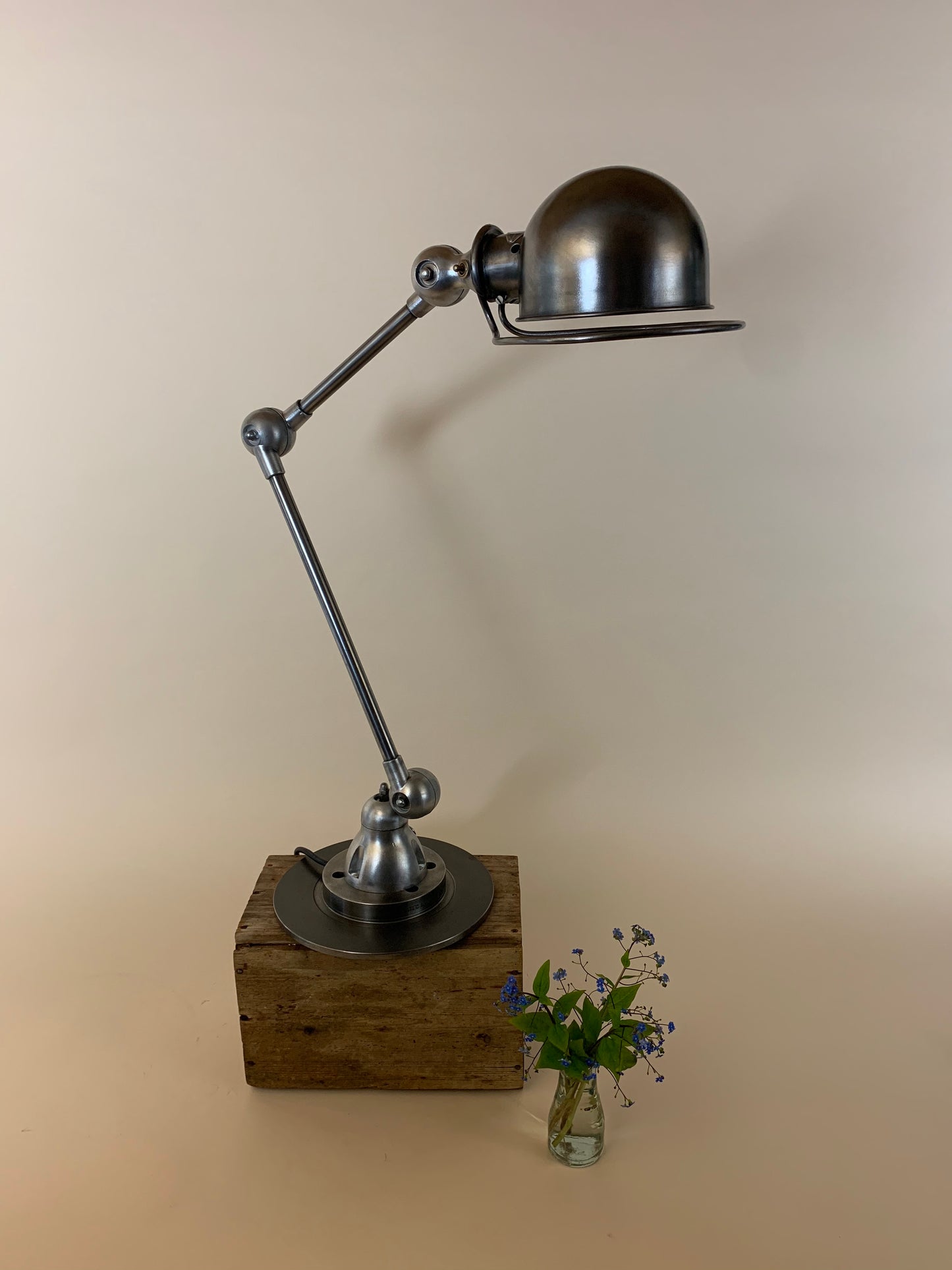 Jieldé bordlampe med to arme fod og tænd/sluk kontakt