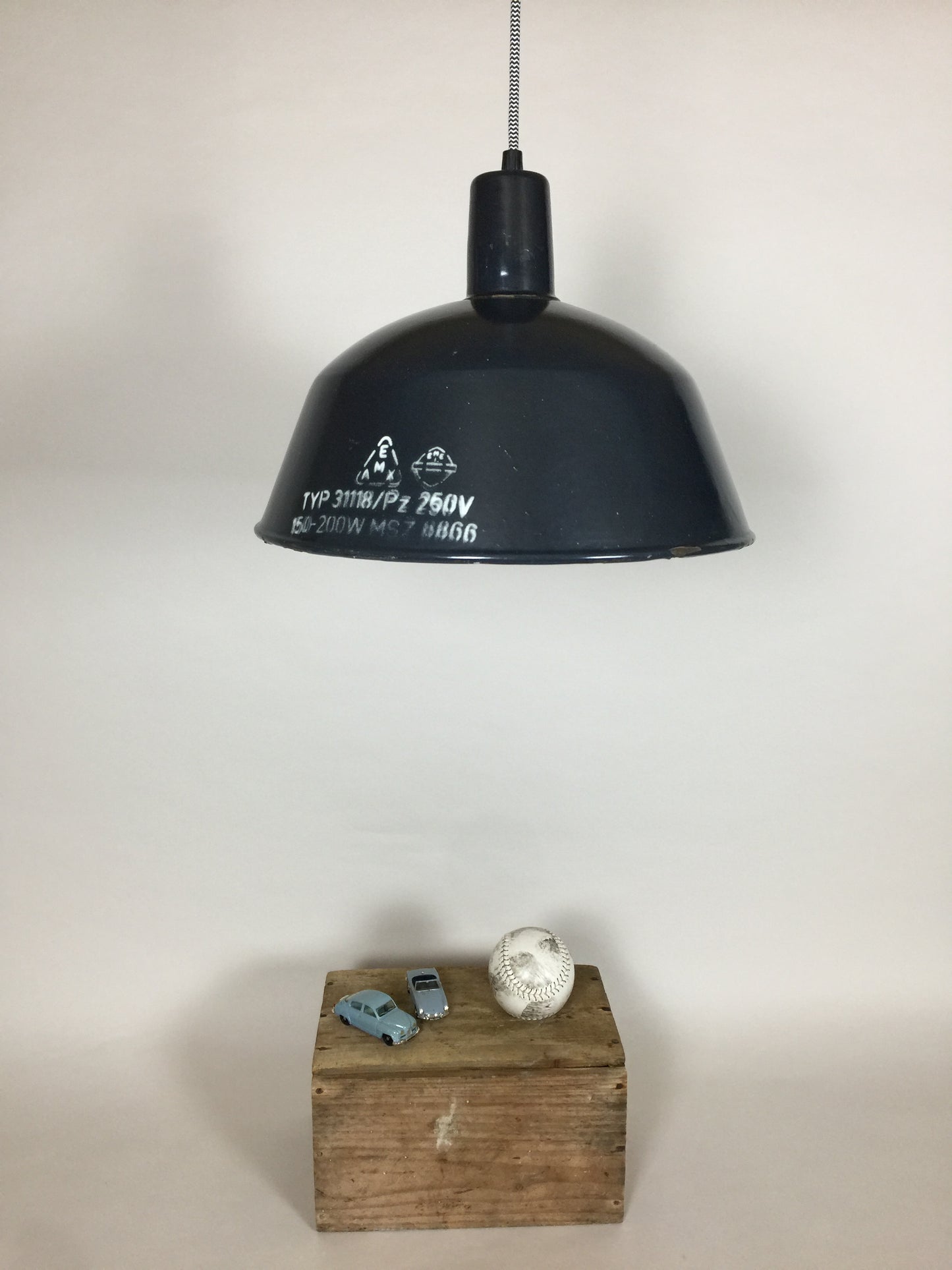Smuk, rå og industriel lampe