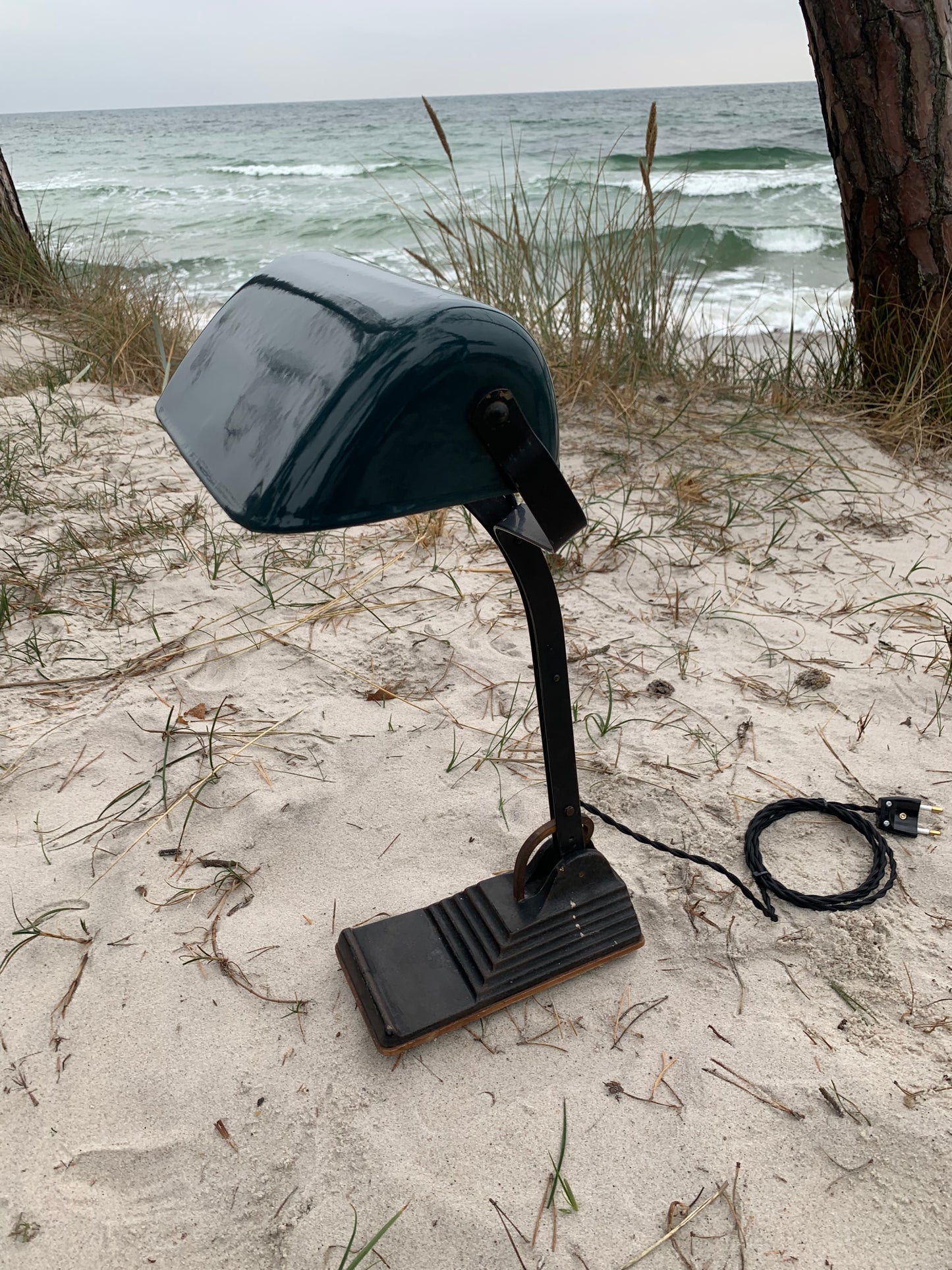 Notarlampe med emaljeskærm