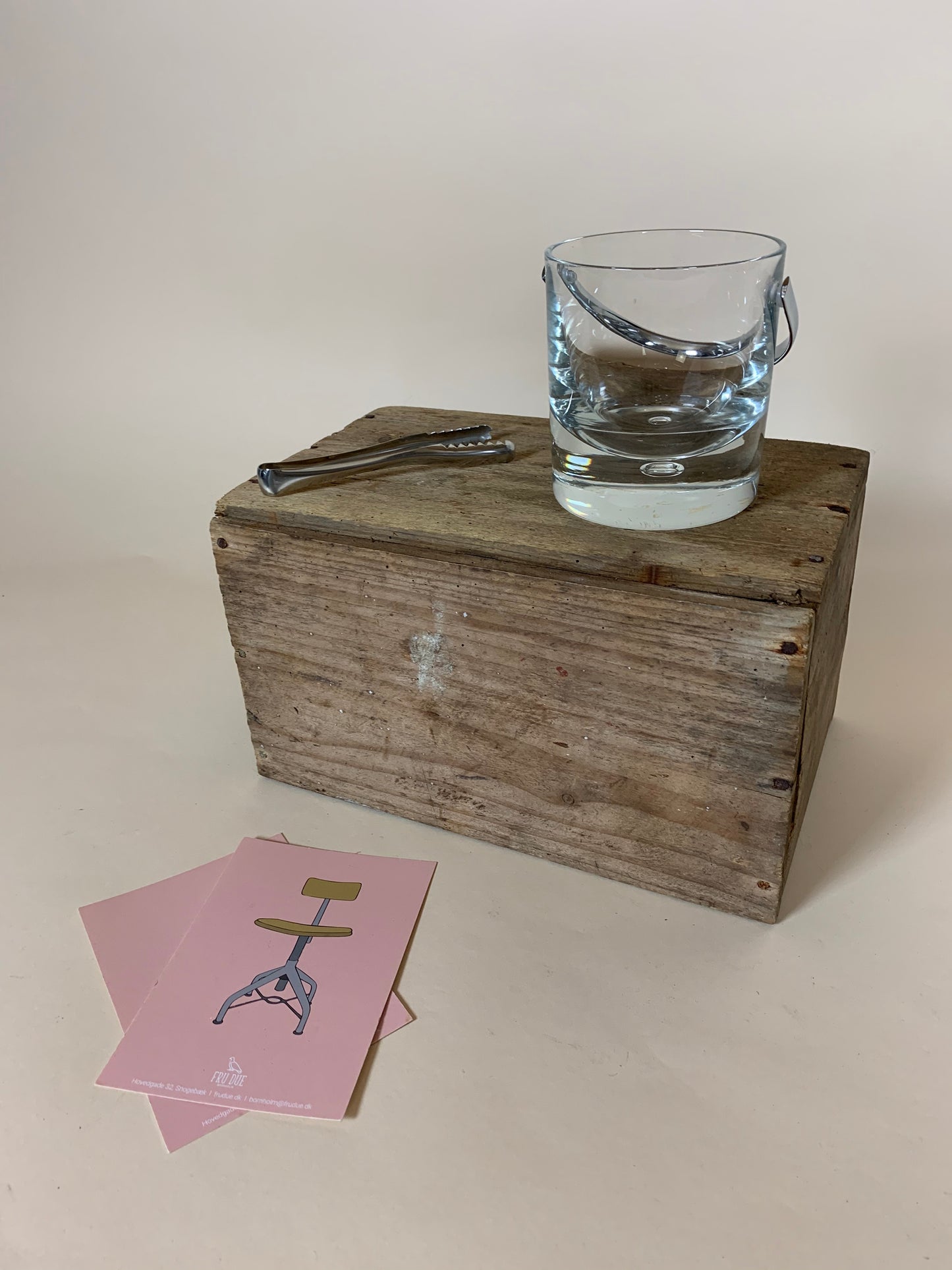 Glat glas isspand med flot tyk bund og stål hank