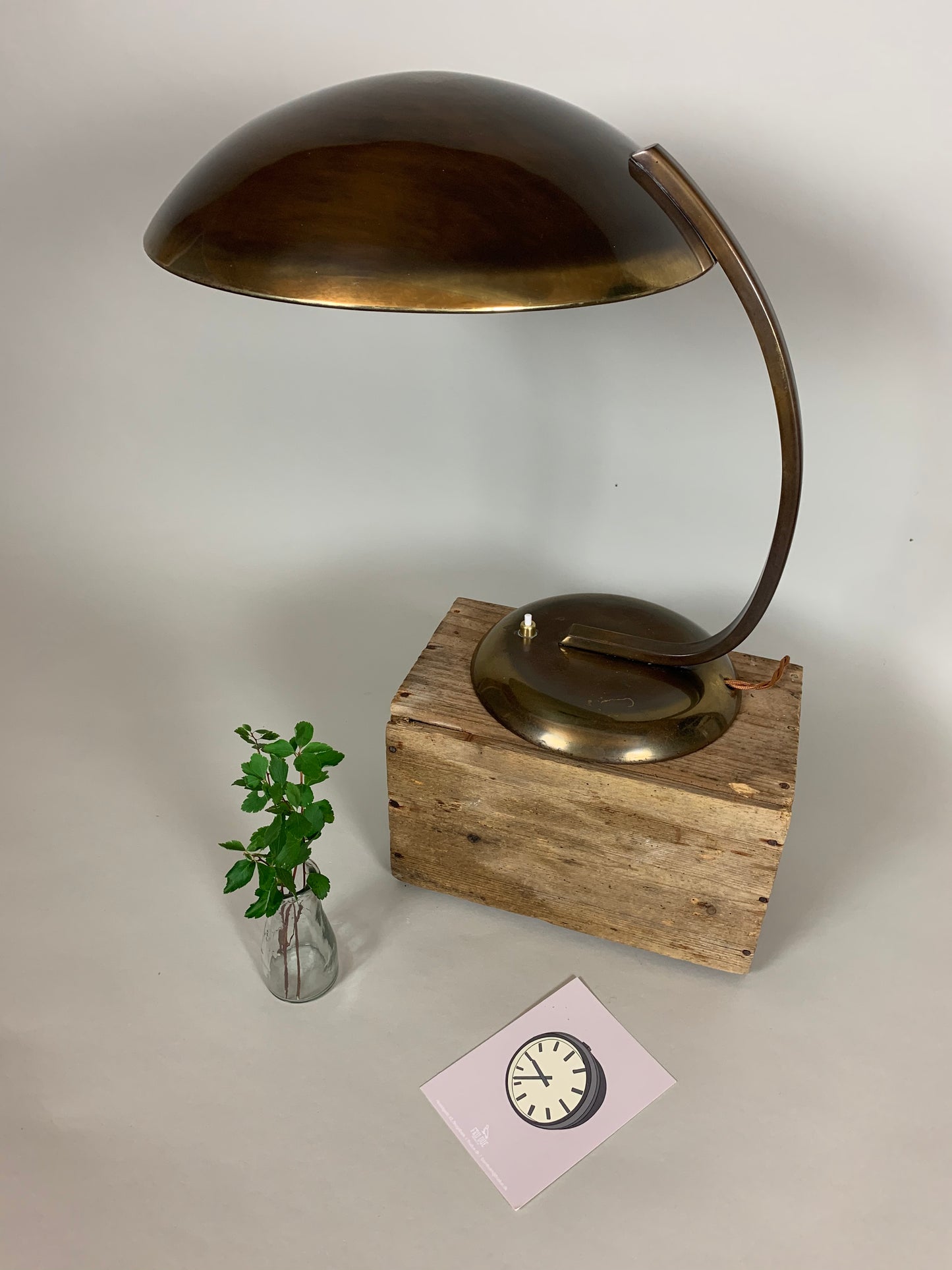 Escolux bordlampe i mørkpoleret messing