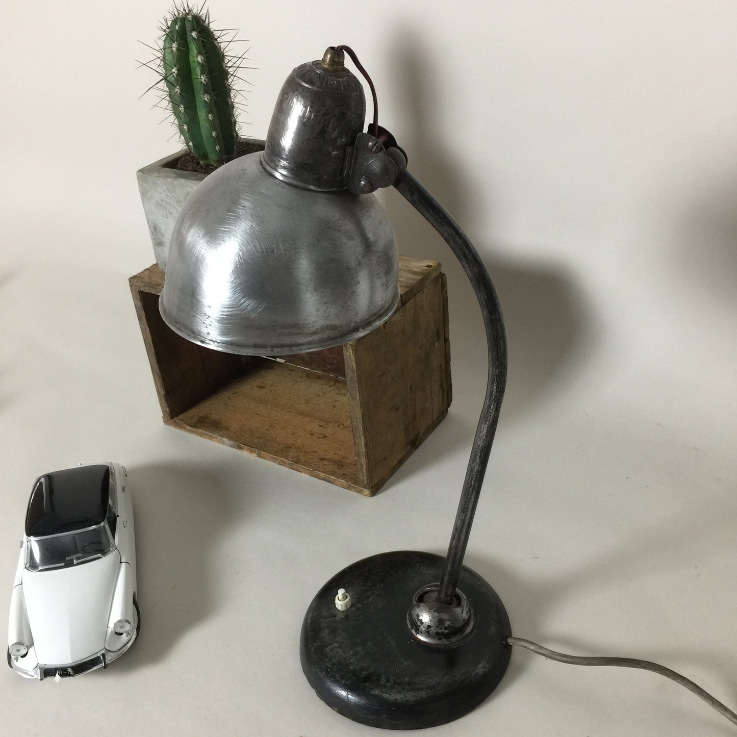 Kaiser Idell Bordlampe model 6551