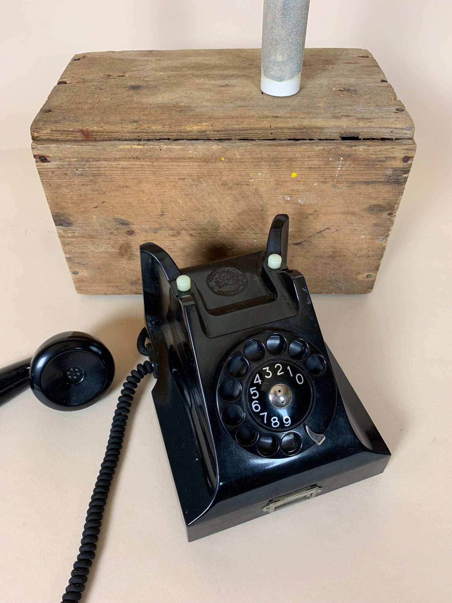 Gammel bakelit telefon