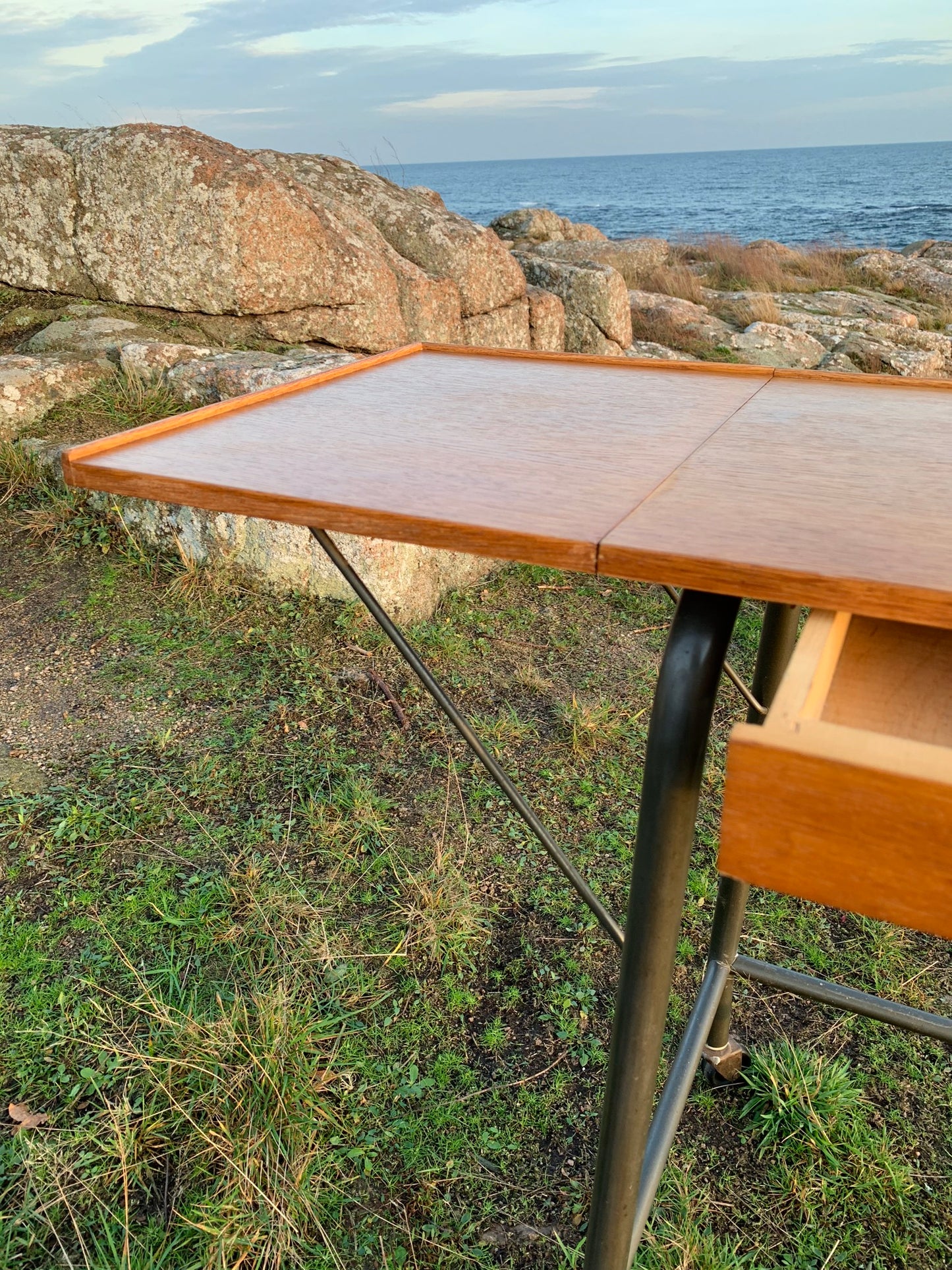 Skønt rullebord med skuffe