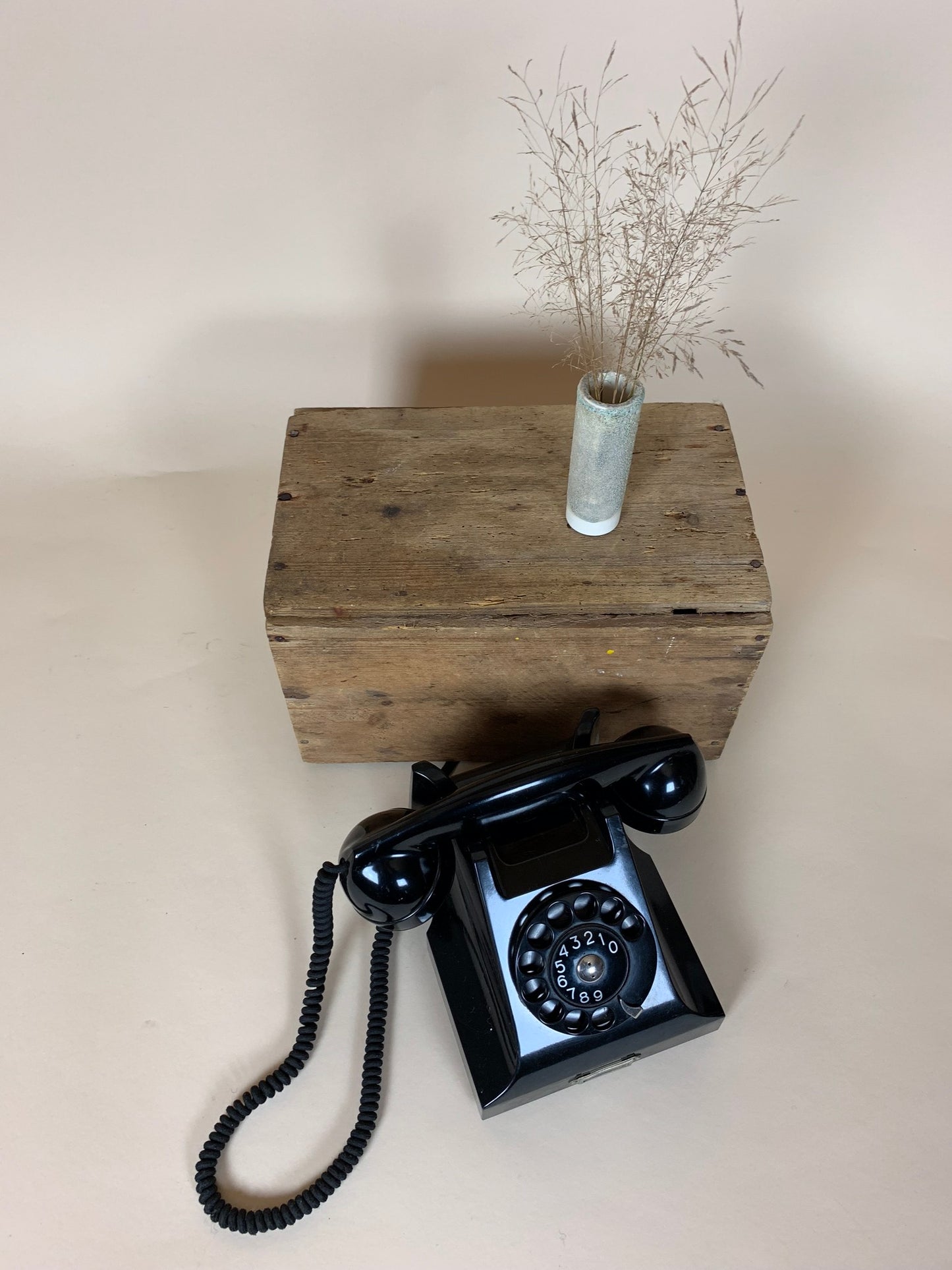 Gammel bakelit telefon
