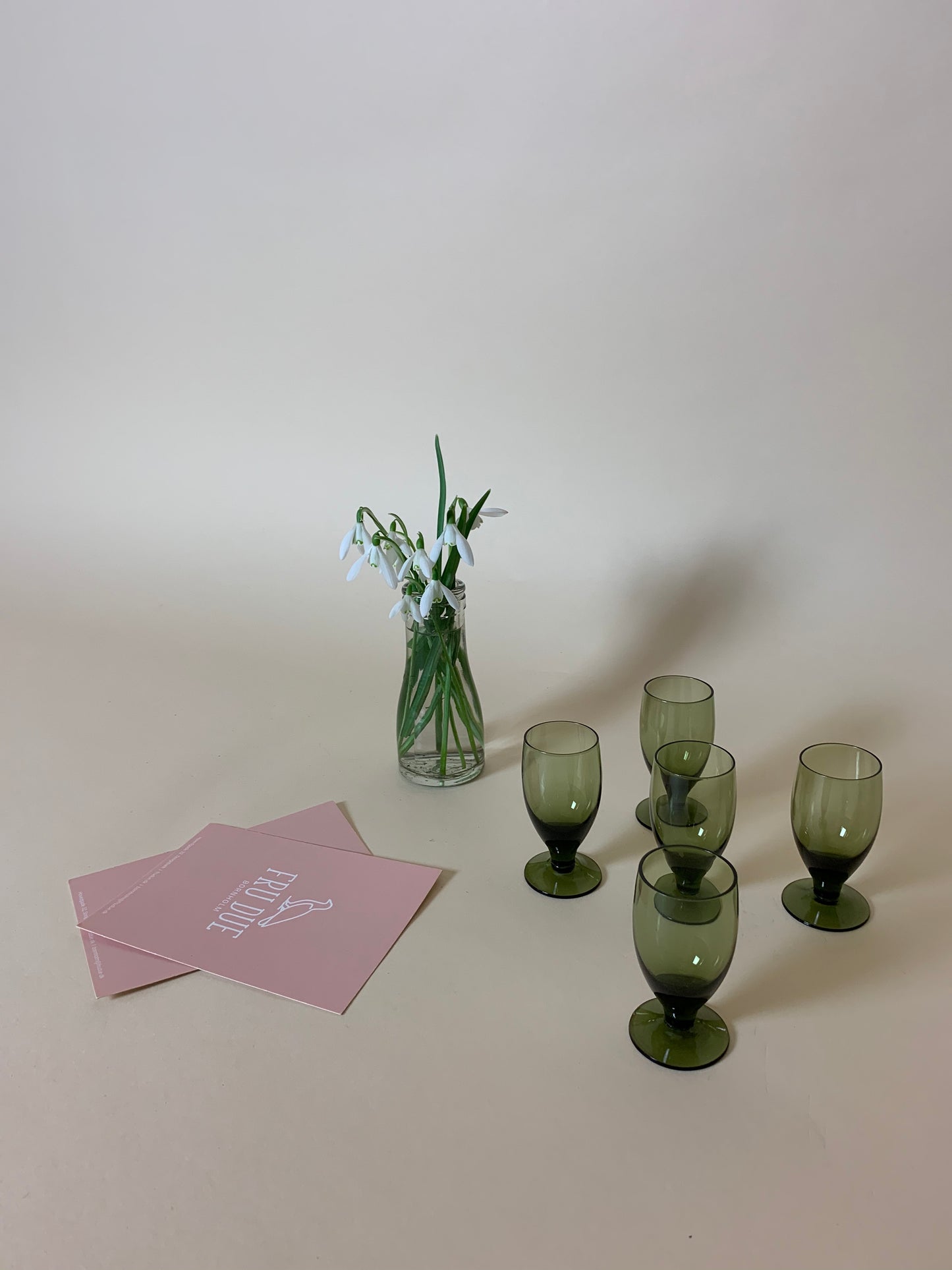 Lille grønt glas eller vase til små blomster