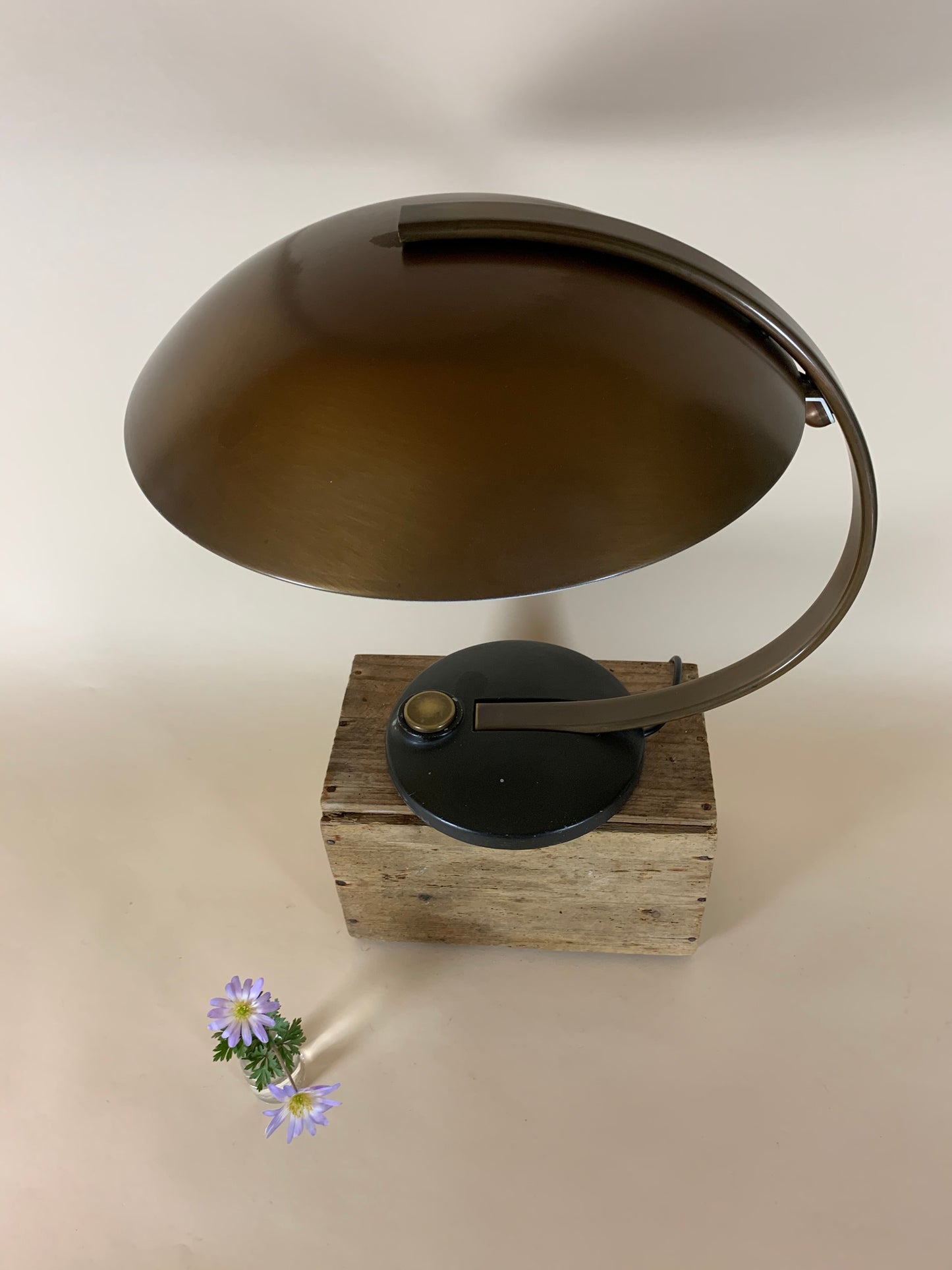 Egon Hillebrand messinglampe med sort fod