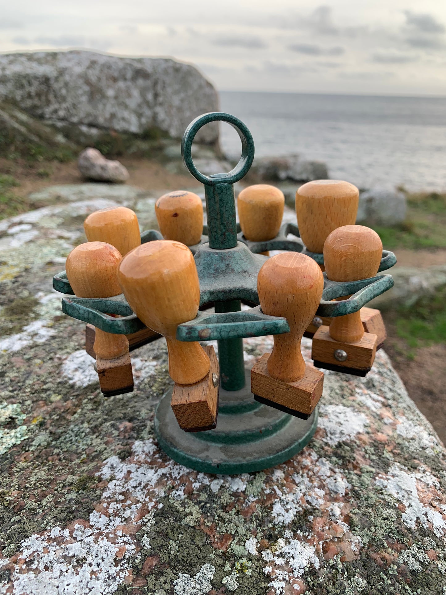 Gammel stempelholder med stempler