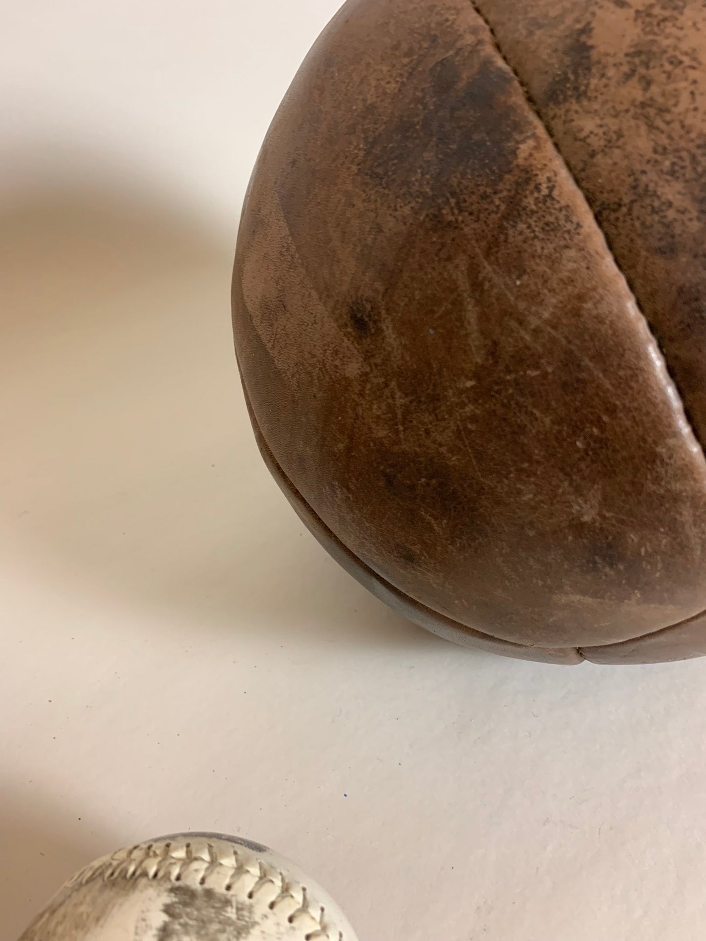 Skøn gammel og meget dekorativ medicinbold