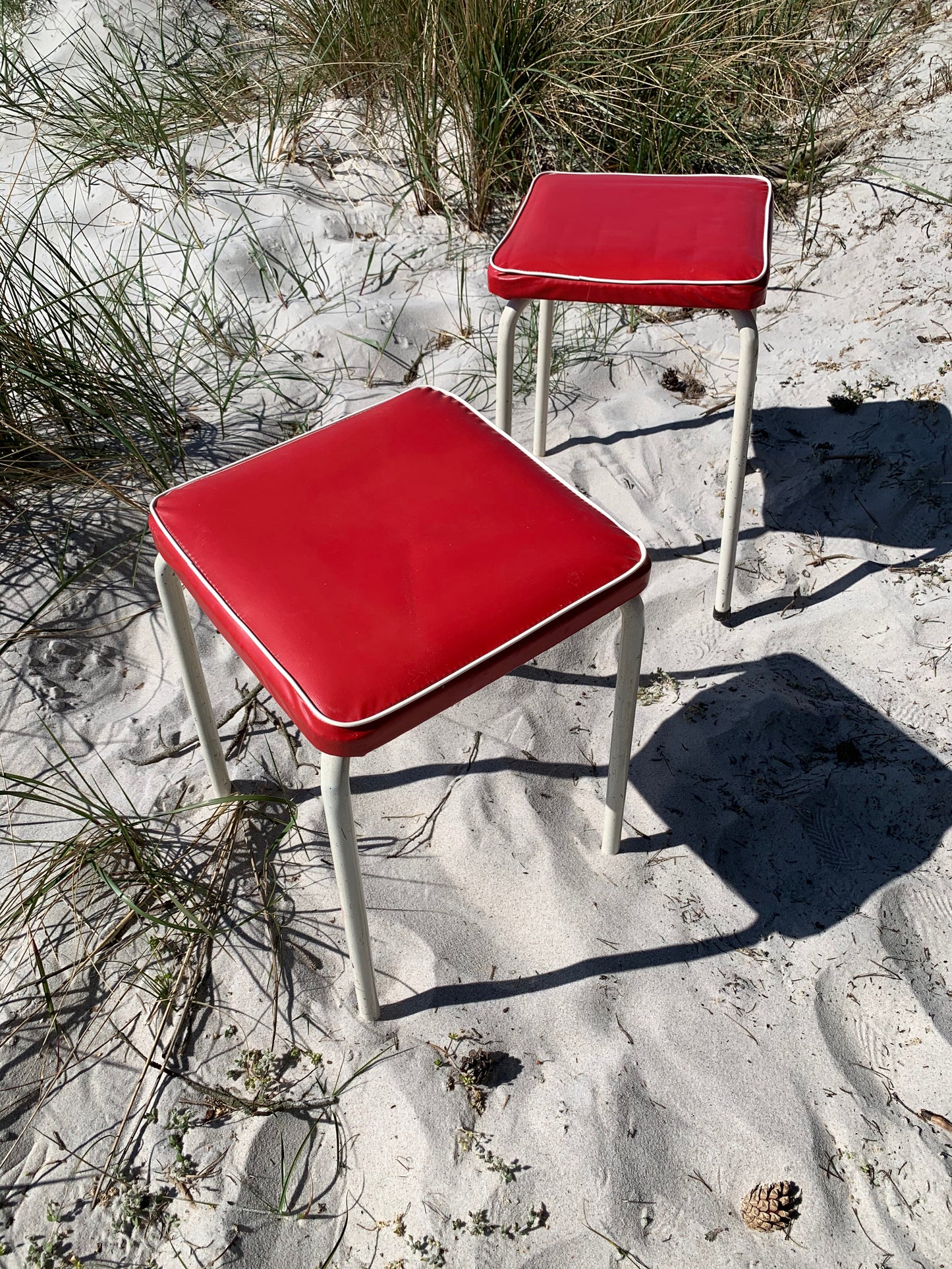 Skøn rød Retro taburet - Prisen er pr. stk.