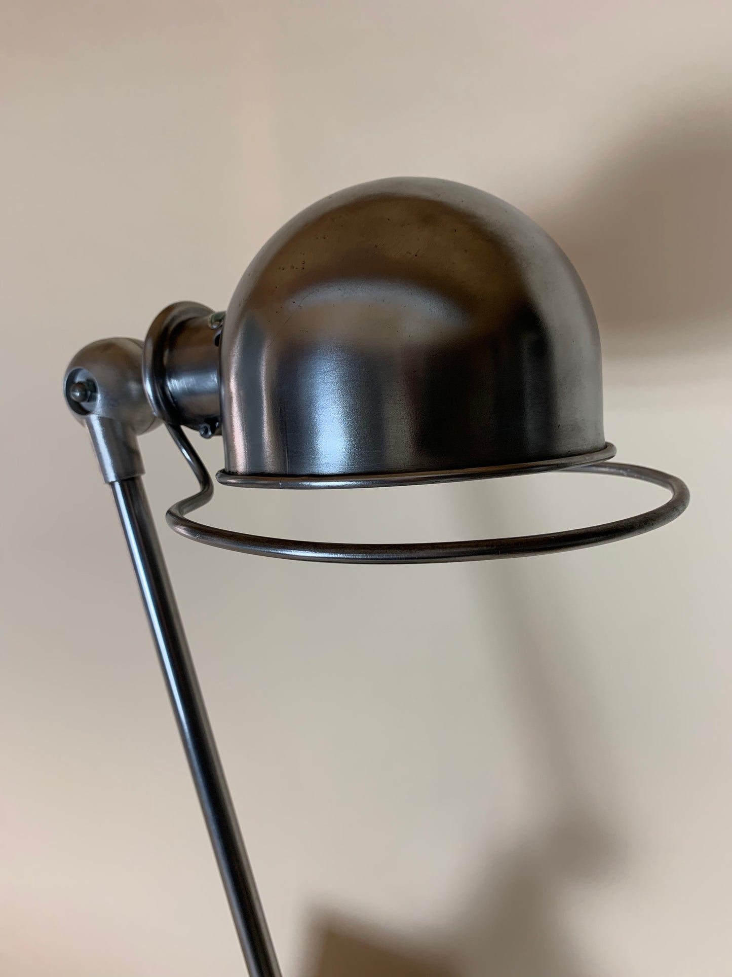 Jieldé lampe med en arm og flot fod