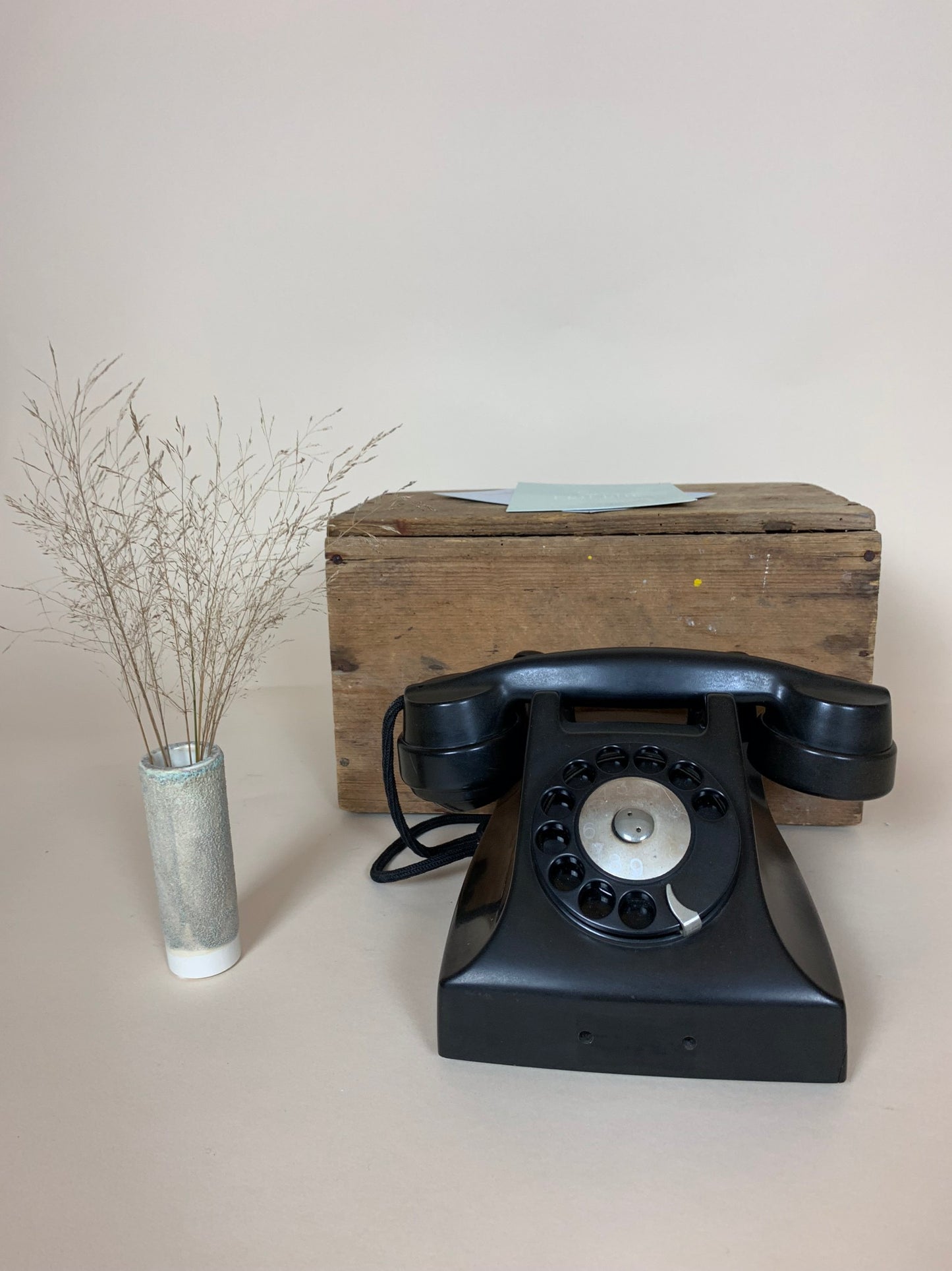 Sort bakelit telefon