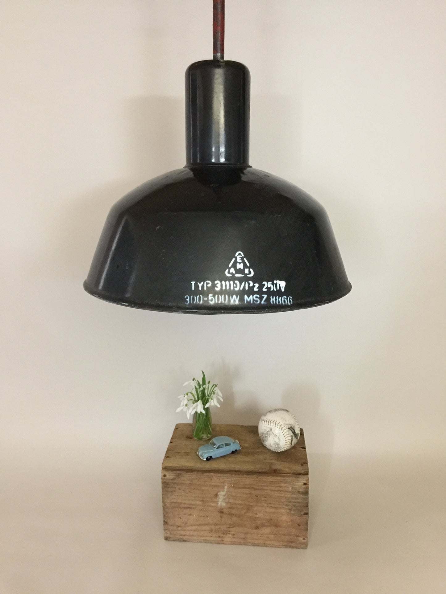 Rå og industriel lampe