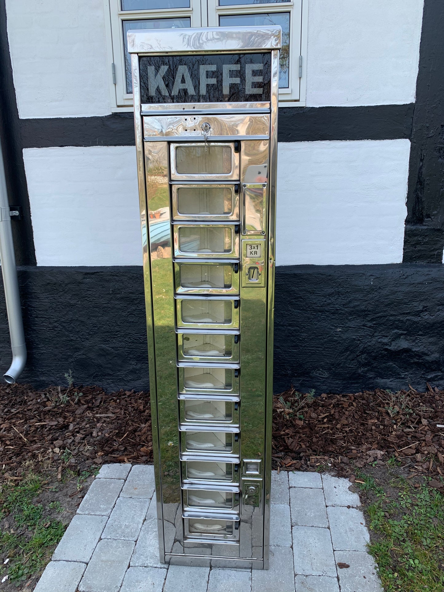 Fin og sjældent eksemplar af Wittenborg automat med lys.