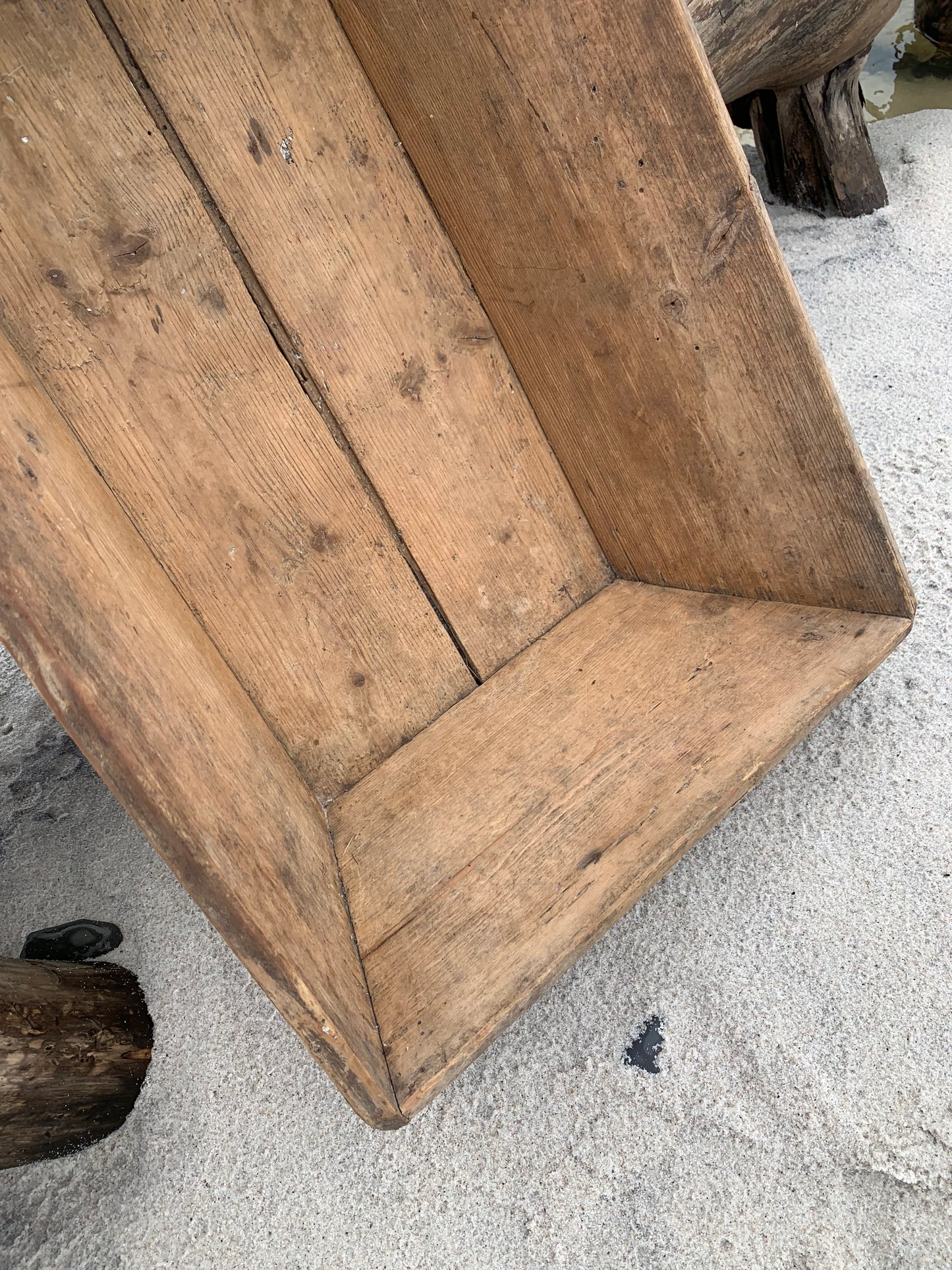 Trug i træ med greb