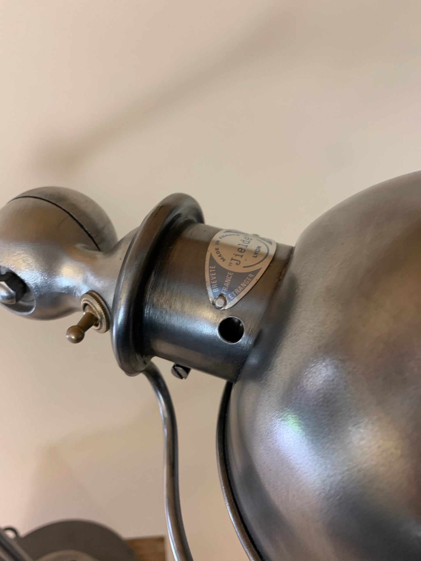 Jieldé bordlampe med to arme fod og tænd/sluk kontakt