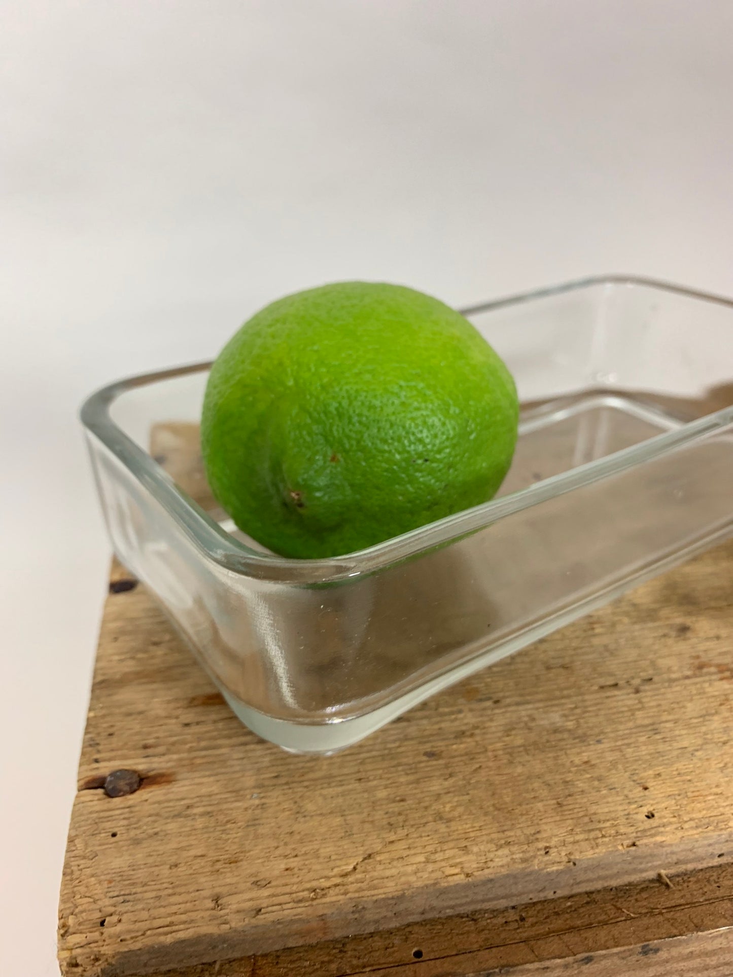 Glas med låg