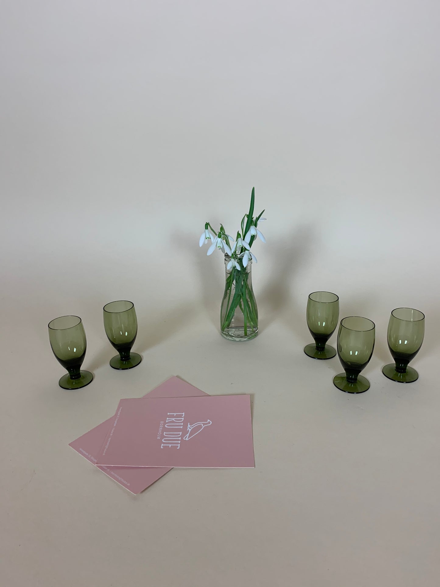 Lille grønt glas eller vase til små blomster