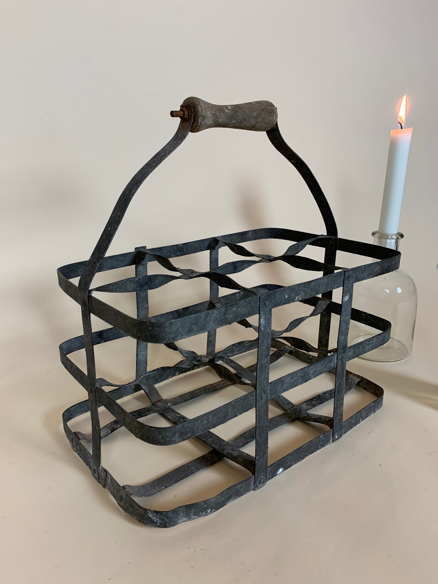 Fin gammel flaskeholder til 6 flasker