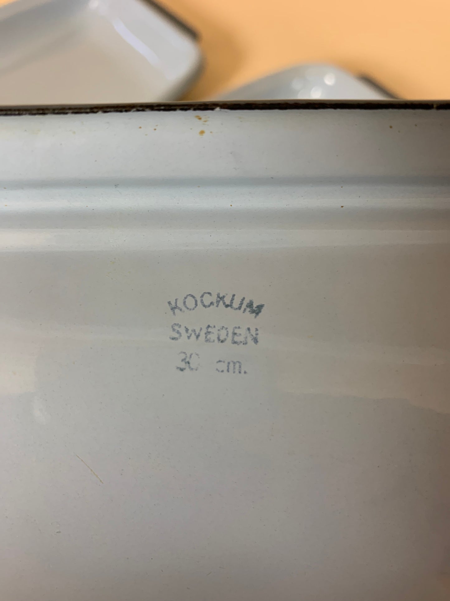 Emaljefad i skøn lyseblå farve - Prisen er pr. stk.