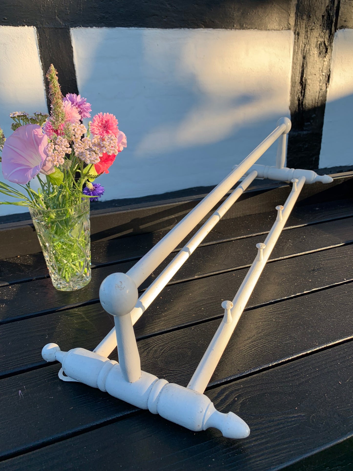 Fin gammel knagerække