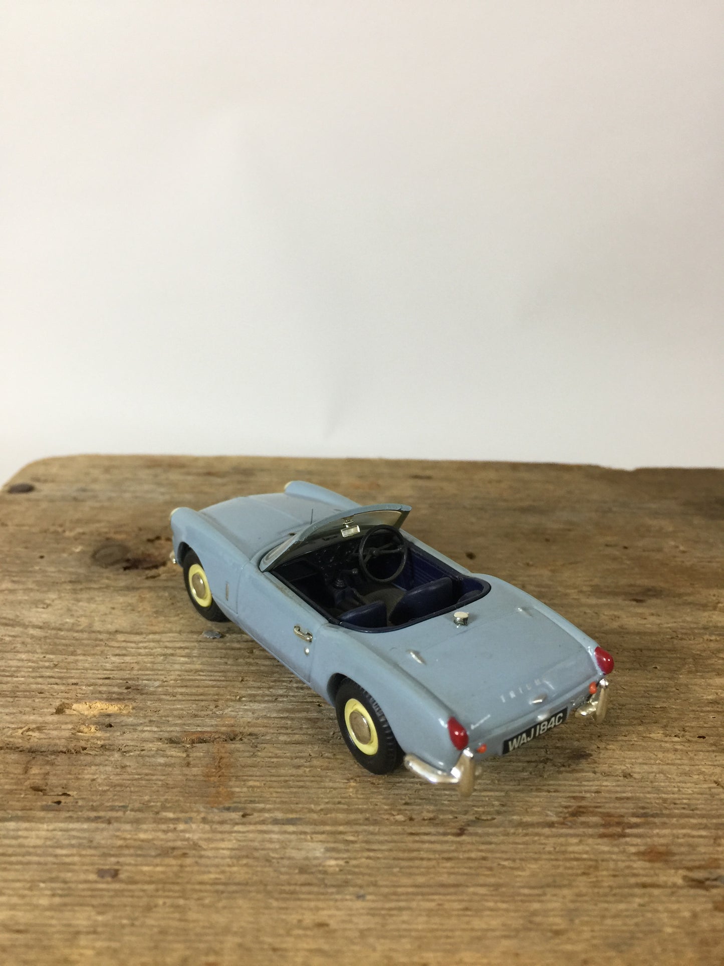 Fin Triumph Spitfire modelbil