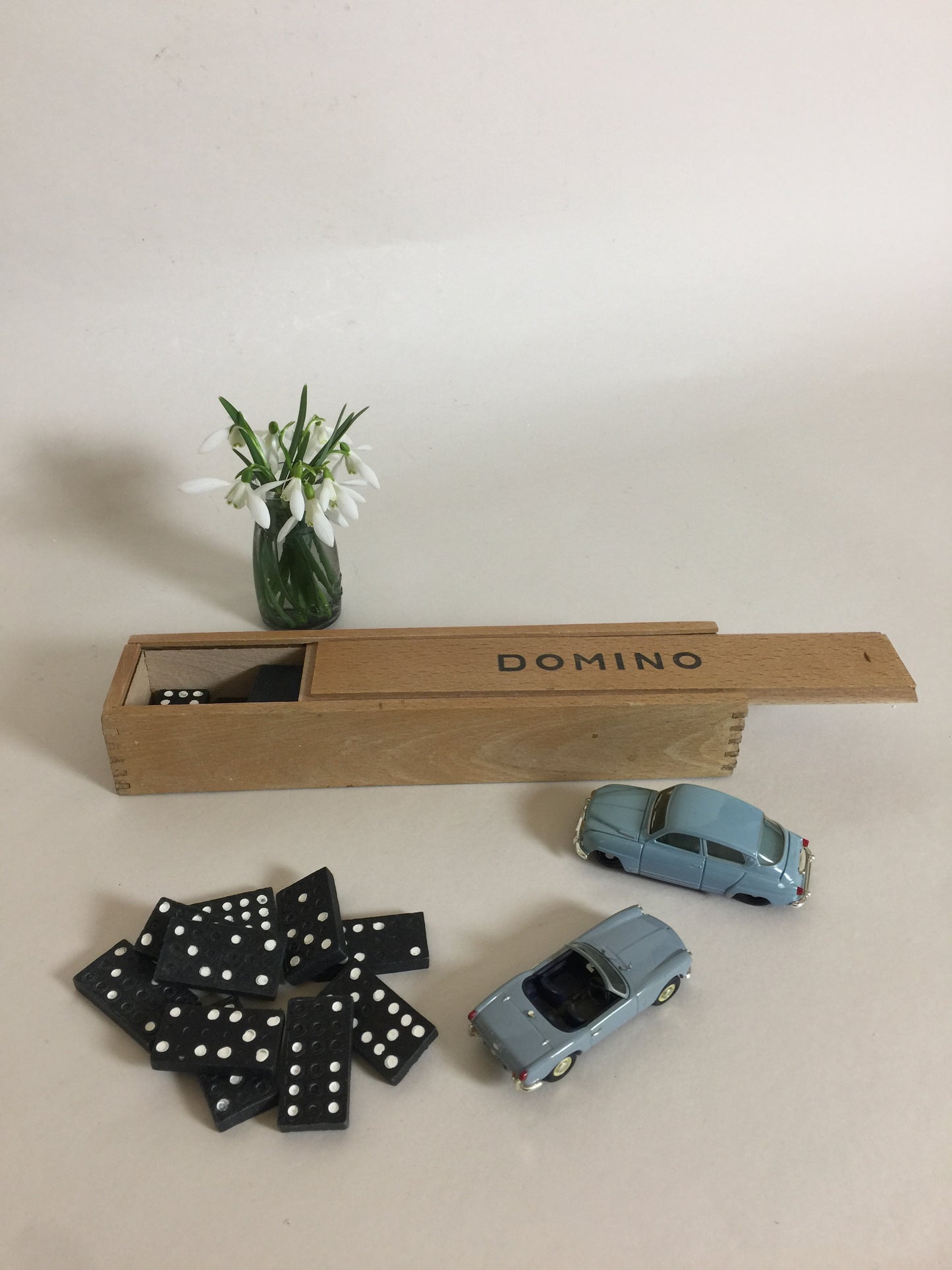Domino spil i trækasse
