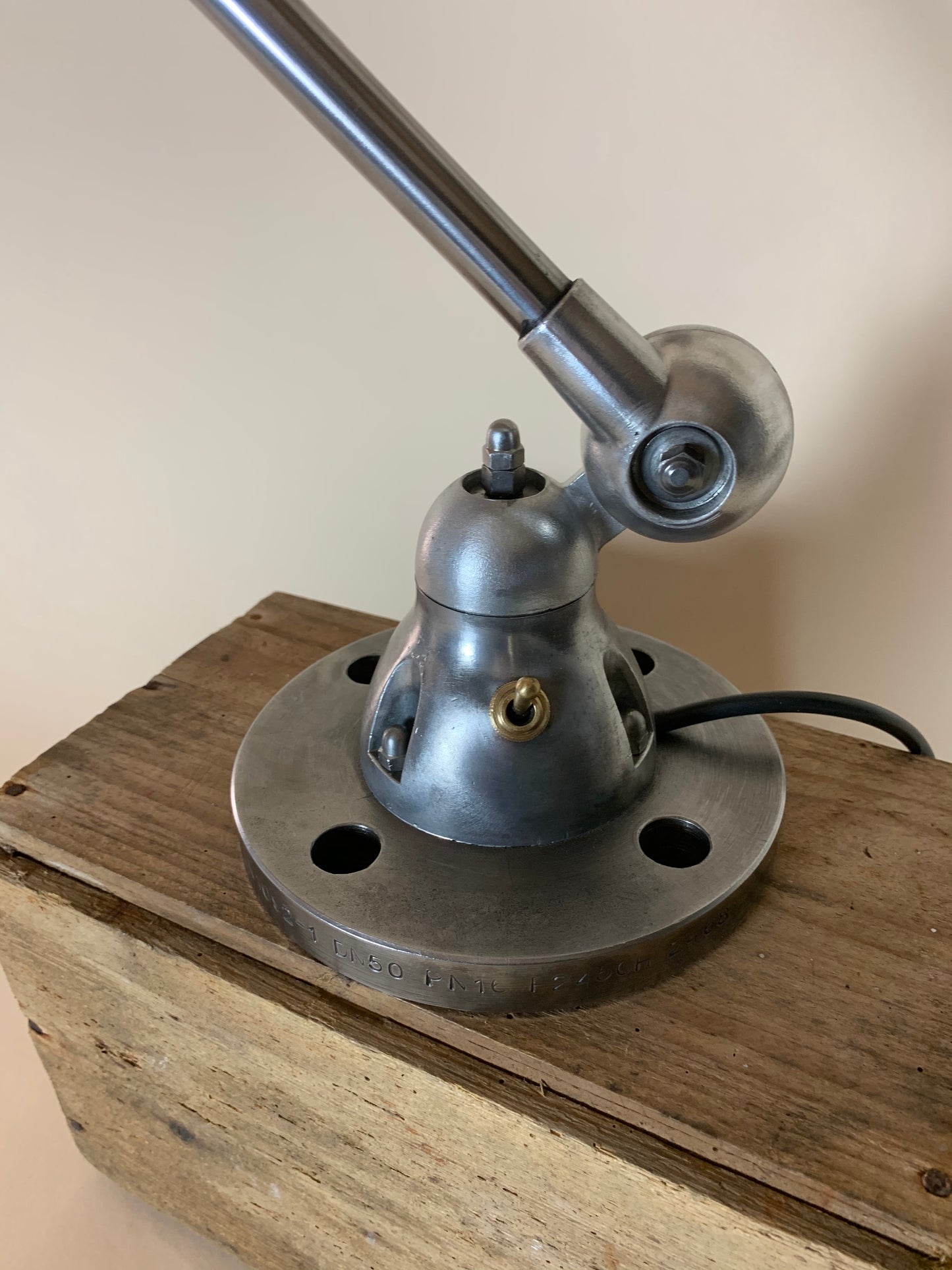 Jieldé lampe med 2 arme og flot fod