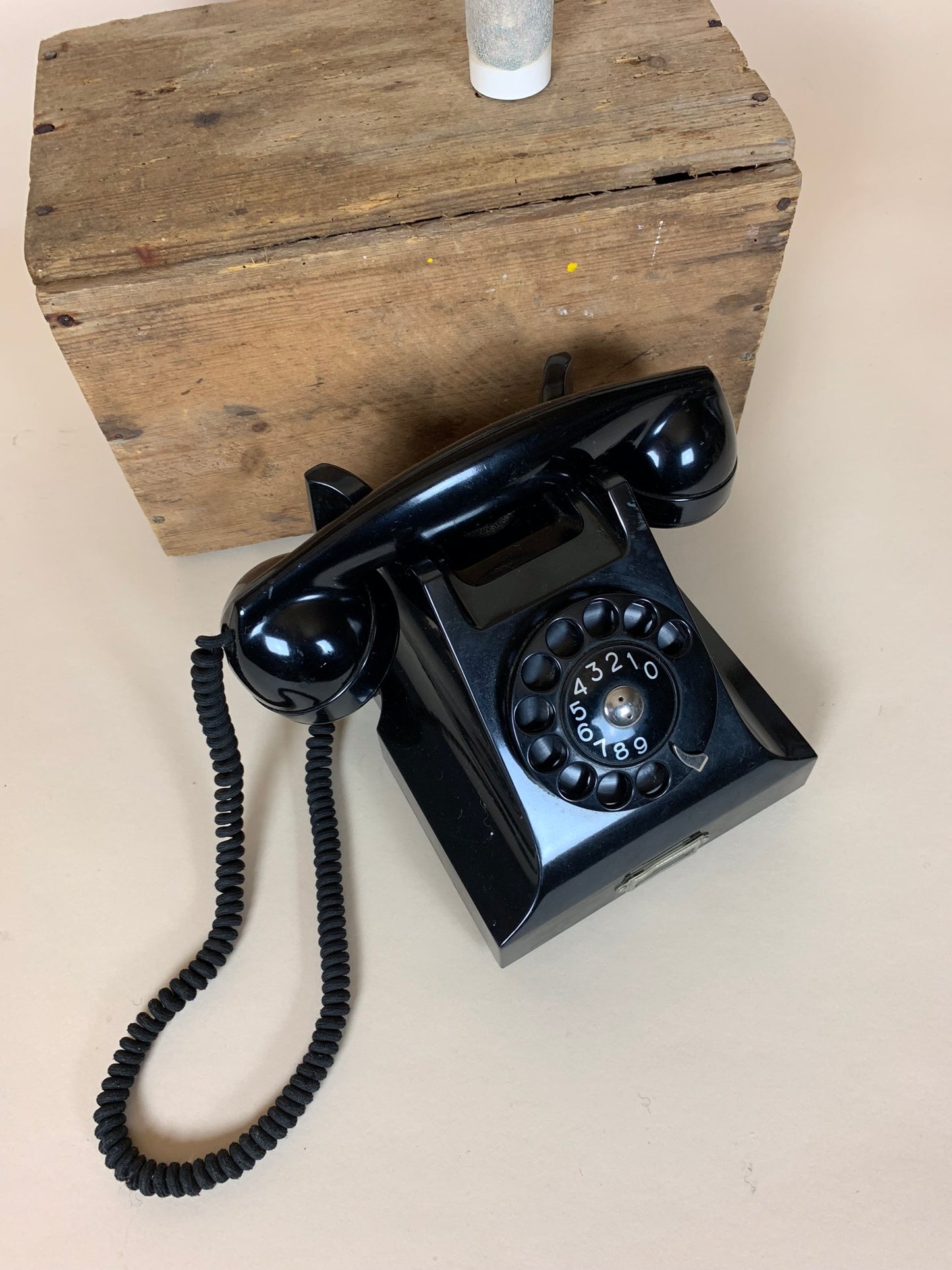 Gammel bakelit telefon