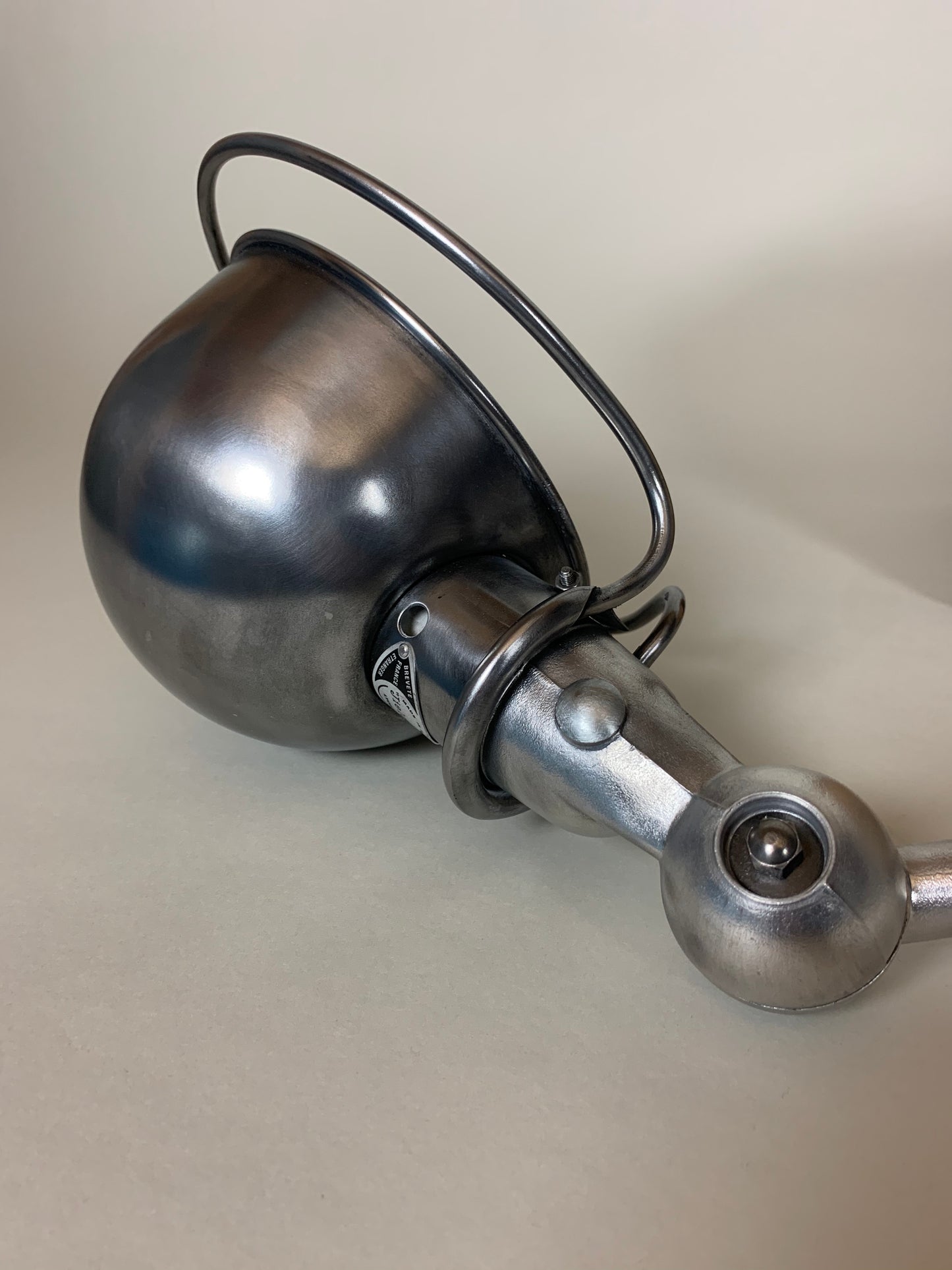 Jieldé lampe med 2 arme og lækkert bordbeslag