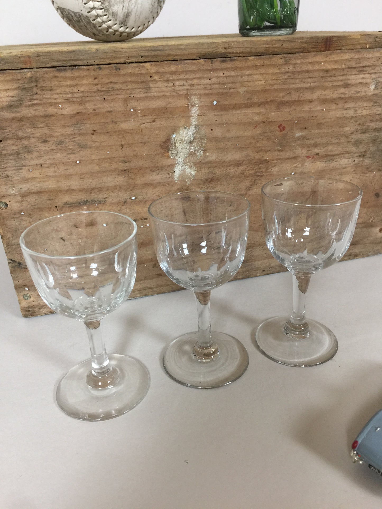 Tre fine og gamle glas