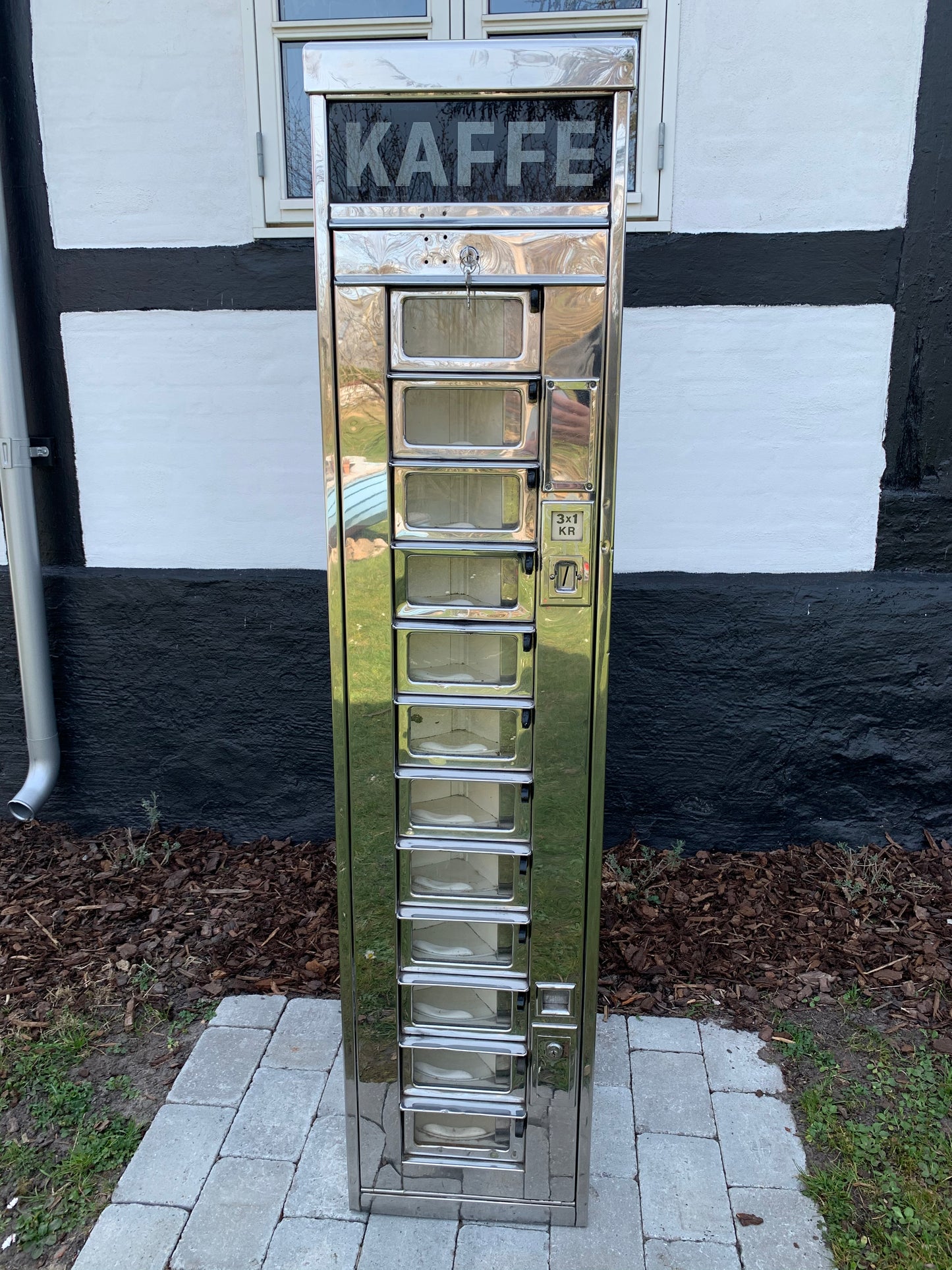 Fin og sjældent eksemplar af Wittenborg automat med lys.