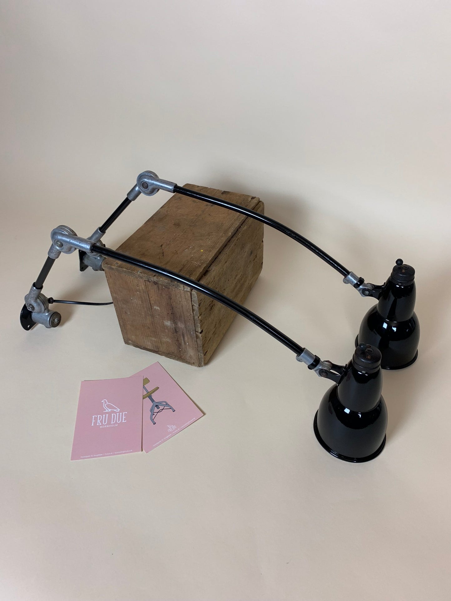 Sort lampe - sælges enkeltvis (prisen er pr. stk.)
