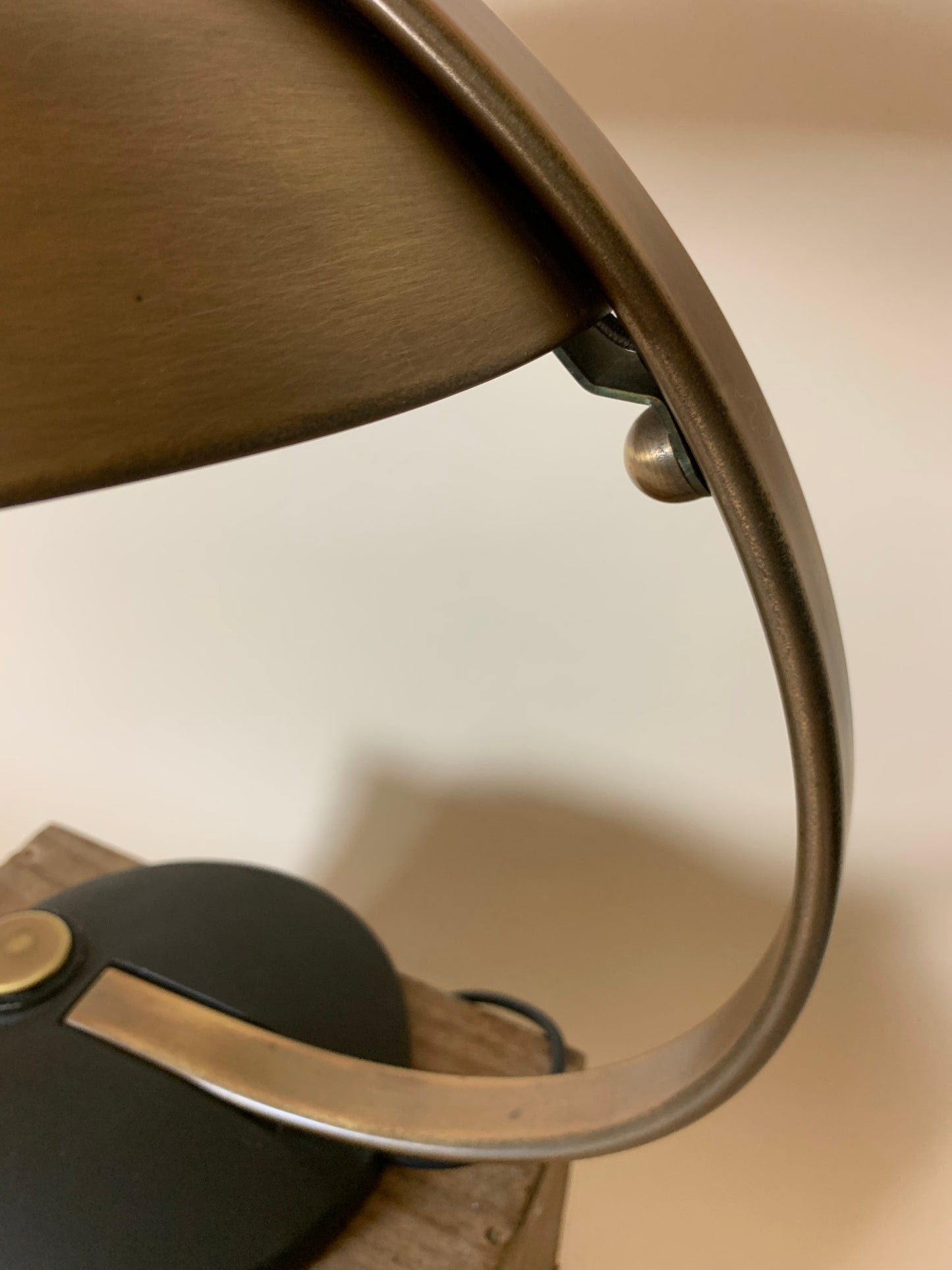 Egon Hillebrand messinglampe med sort fod