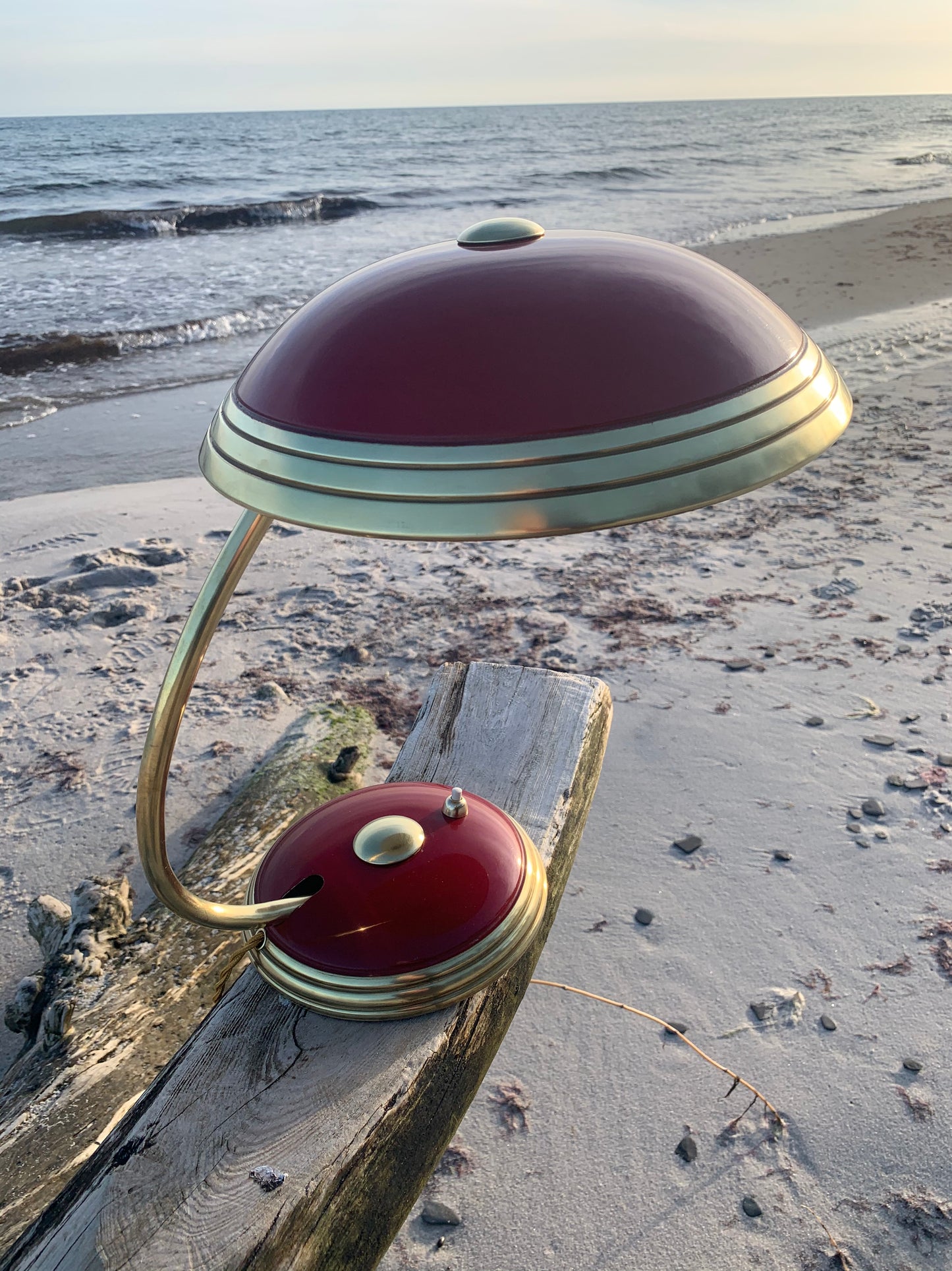 Helo bordlampe - Rød/messing